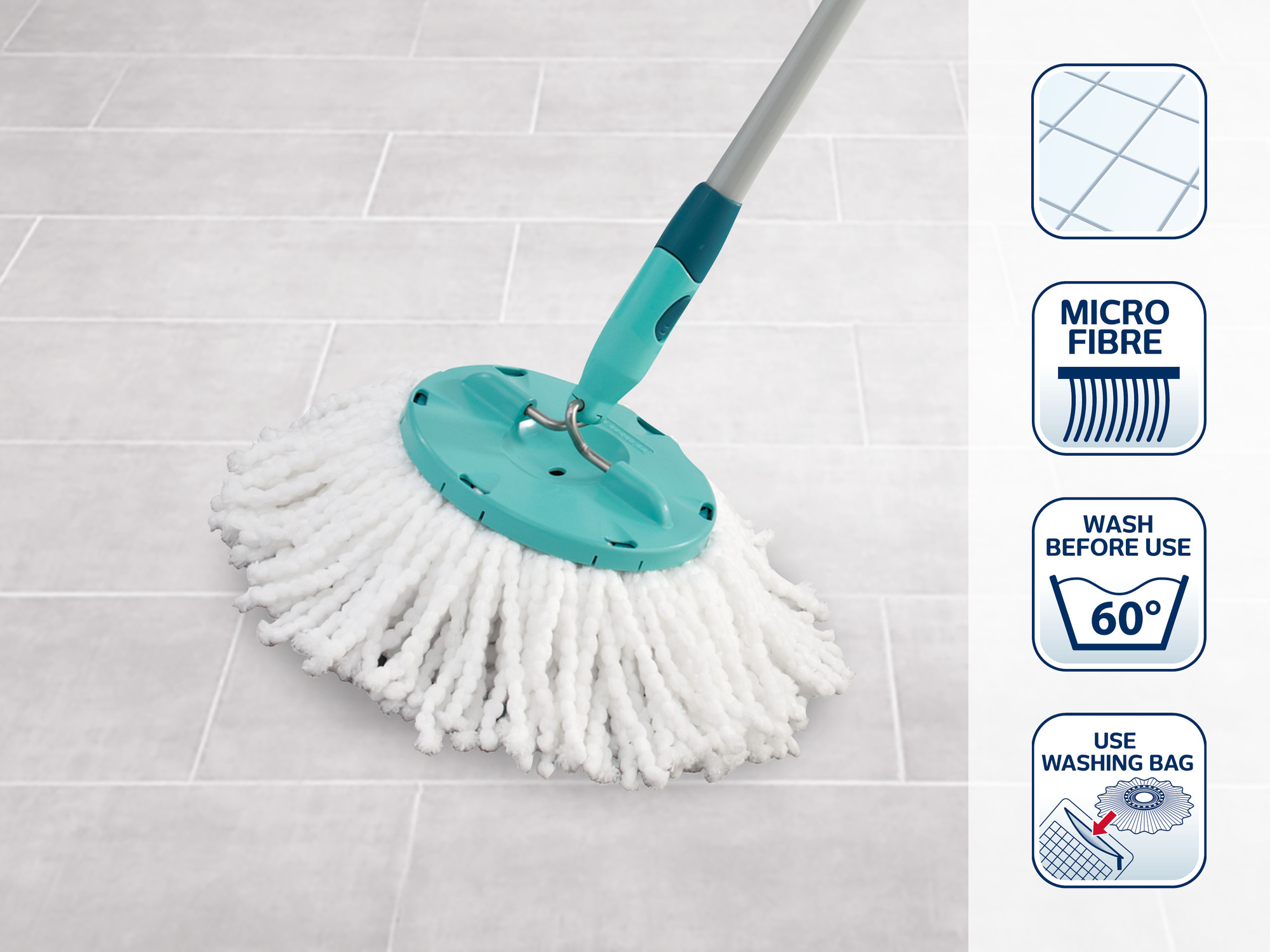 Ein weißer Mikrofaser-Moppkopf ruht auf einem Fliesenboden. Enthält Symbole für Pflegehinweise.