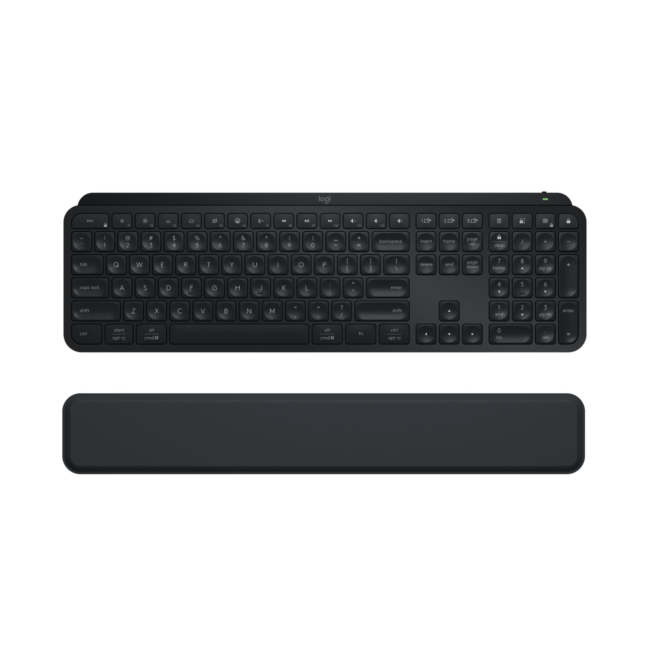 Teclado Logitech negro y reposamuñecas sobre fondo blanco.