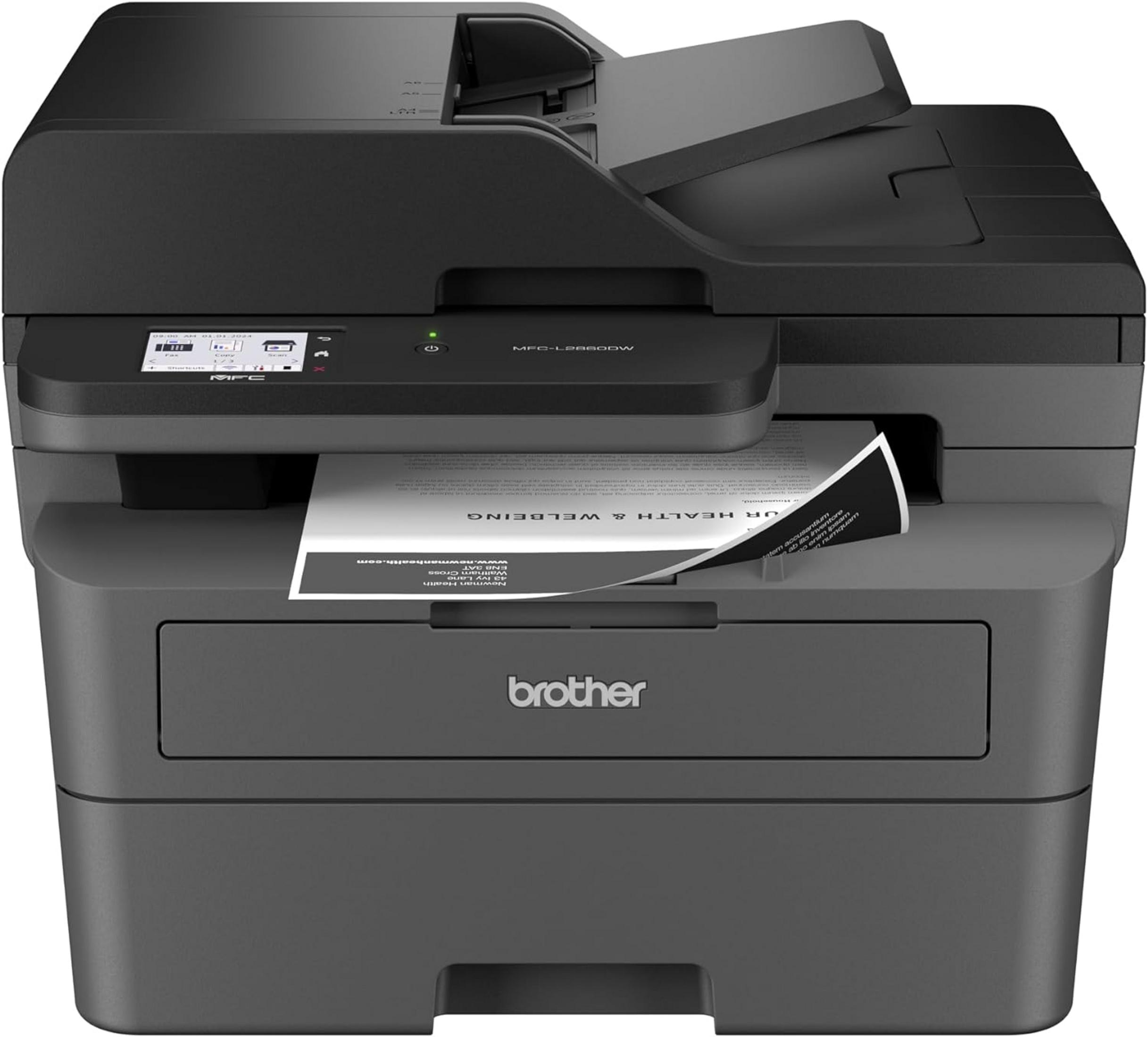 Een zwarte Brother MFC-L2860DW printer met papier in de uitvoerlade.