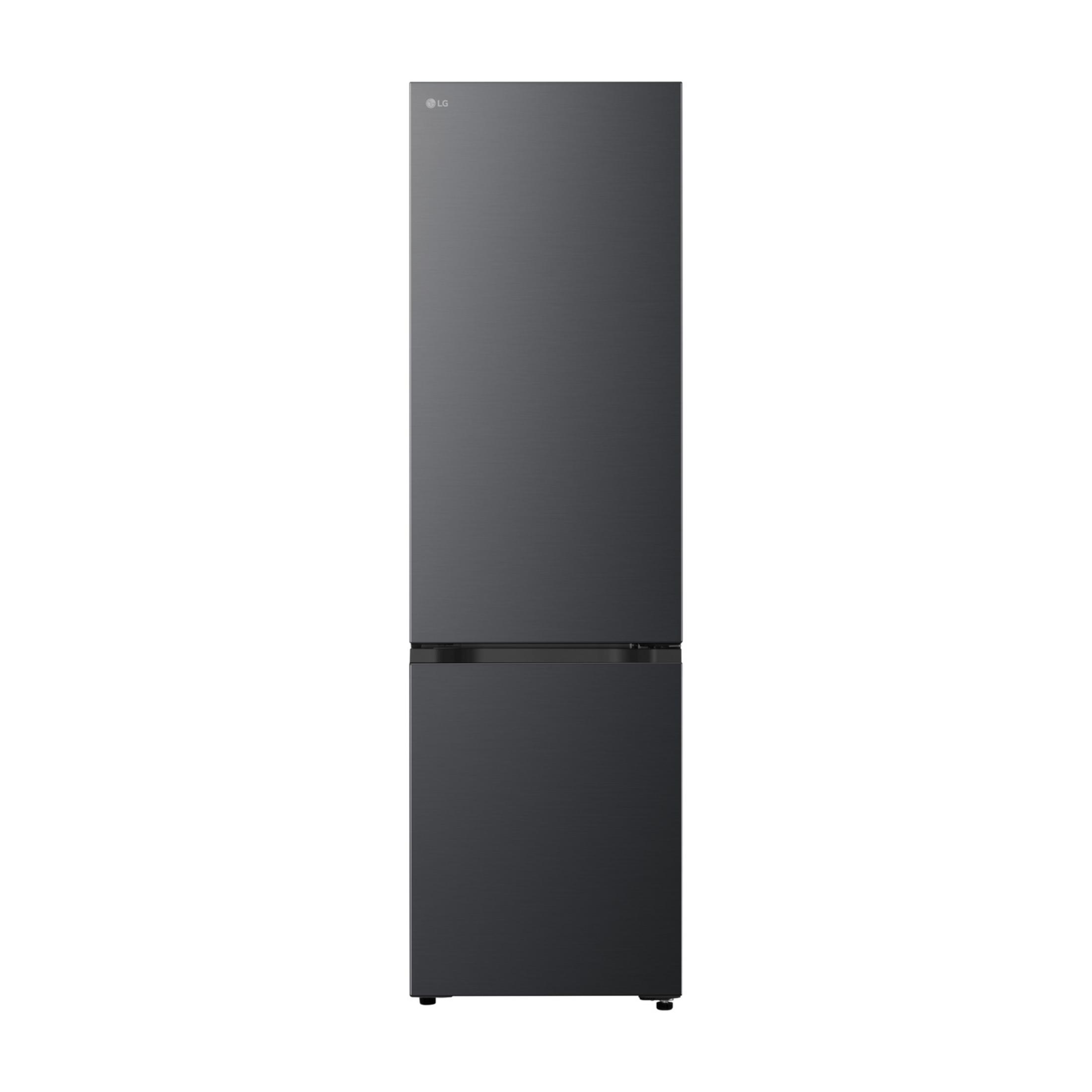 Un frigorifero LG grigio scuro a due porte, che mostra una sezione congelatore e frigorifero.
