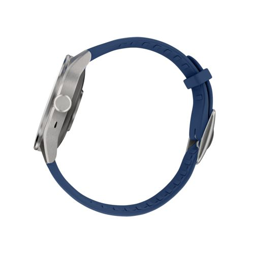 Silberne Smartwatch mit blauem Armband auf weißem Hintergrund.