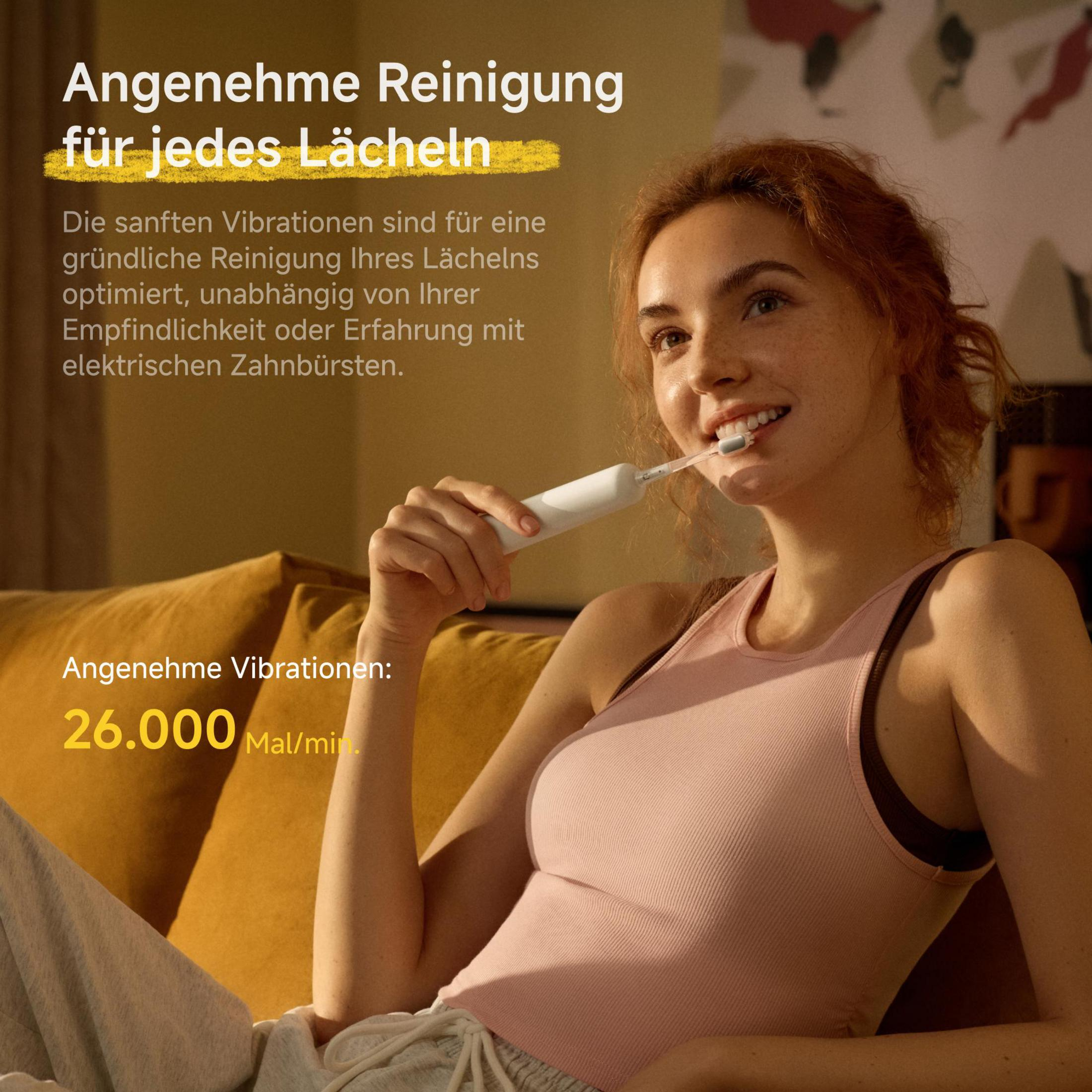Frau mit elektrischer Zahnbürste, lächelt, mit Text über angenehme Reinigung.