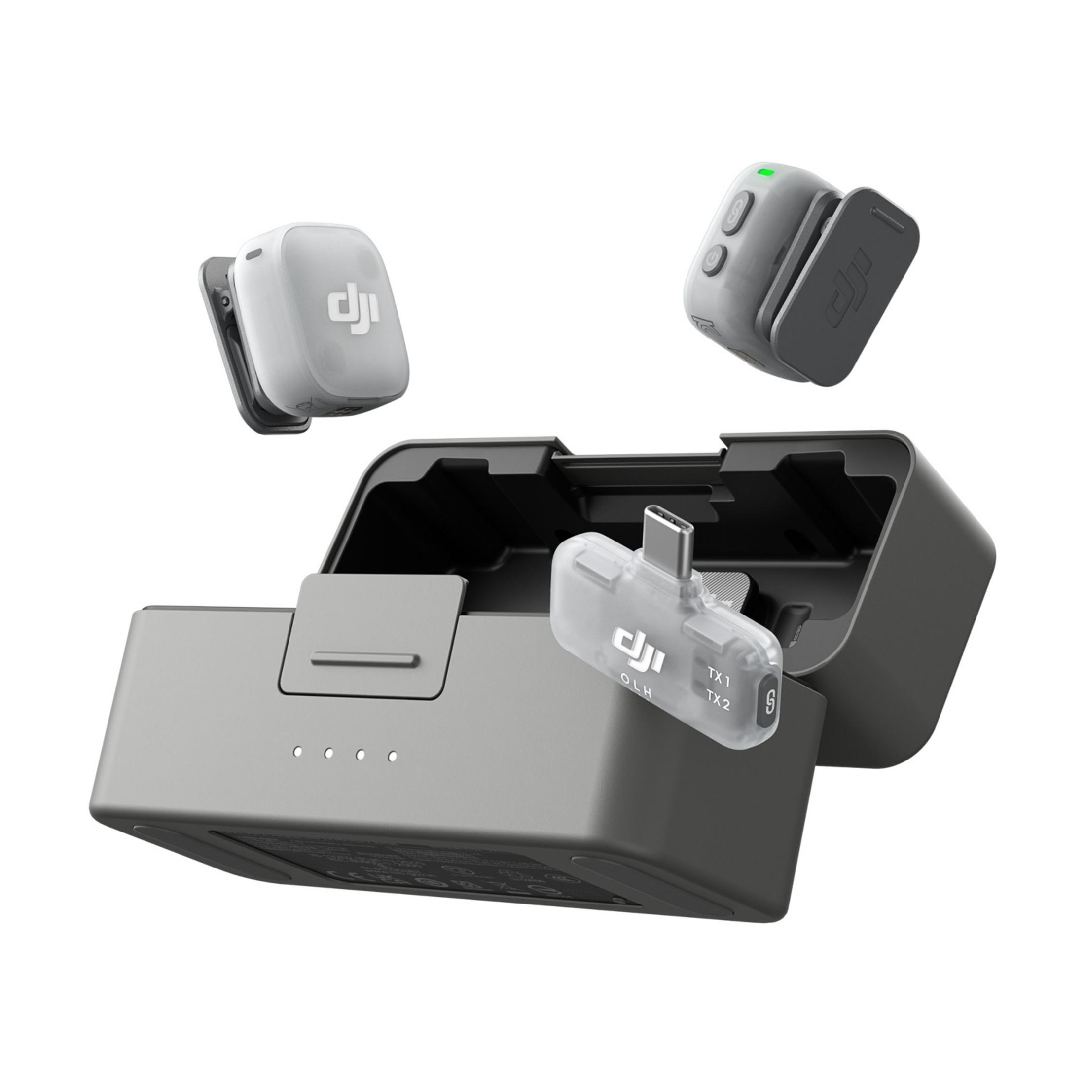 Estuche de carga gris con dos transmisores blancos y un adaptador USB-C.