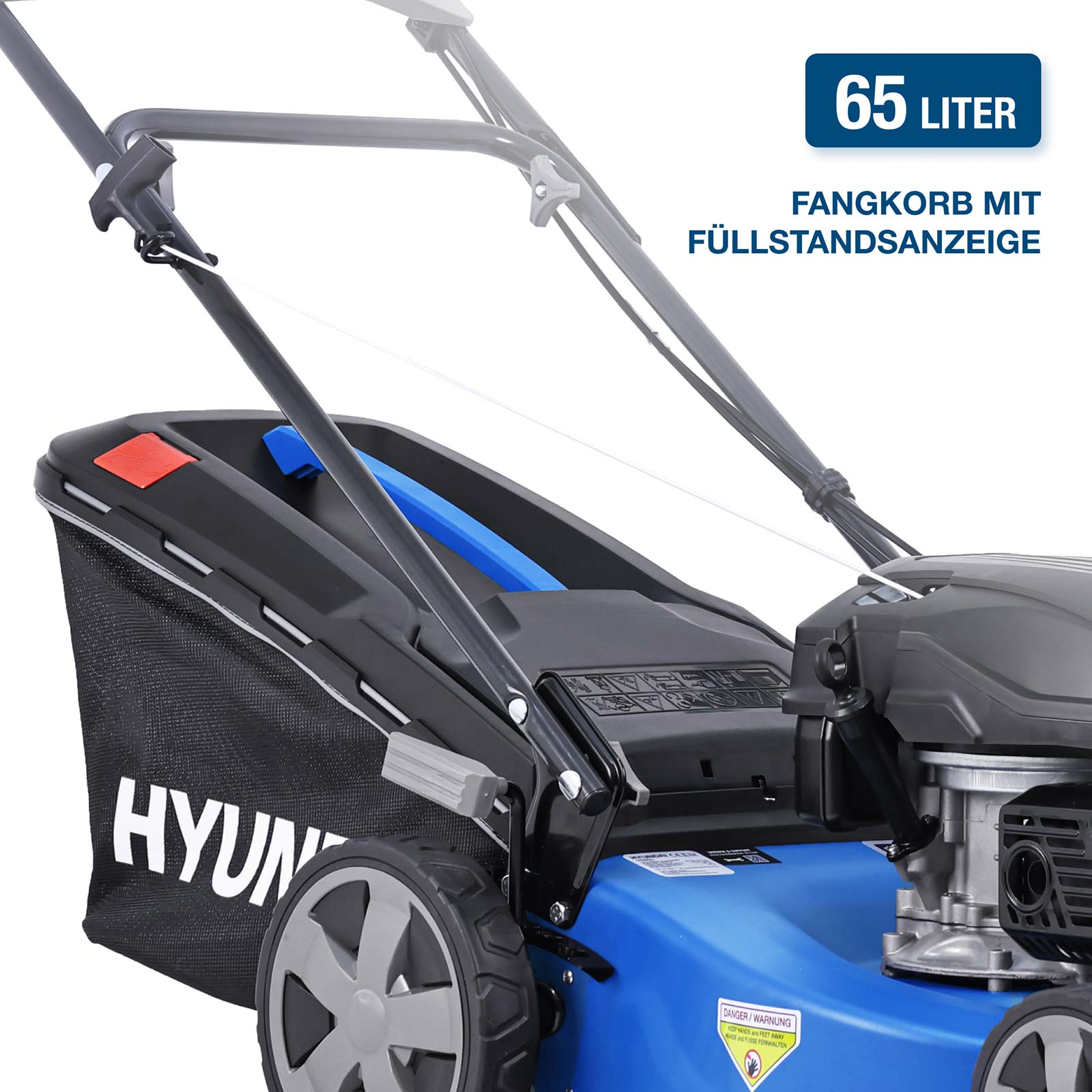 Blauer Rasenmäher mit Grasfangkorb, 65 Liter Fassungsvermögen.