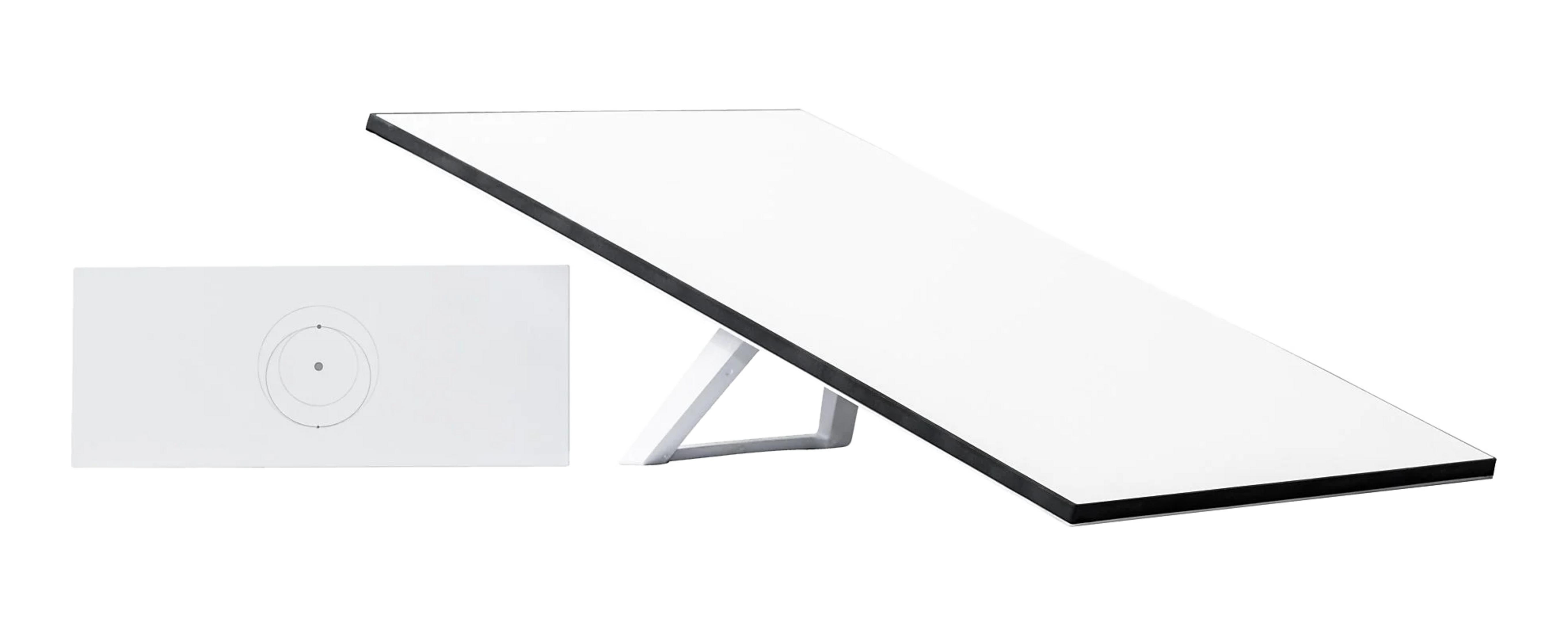 Un rectángulo blanco con círculos y una mesa blanca inclinada.