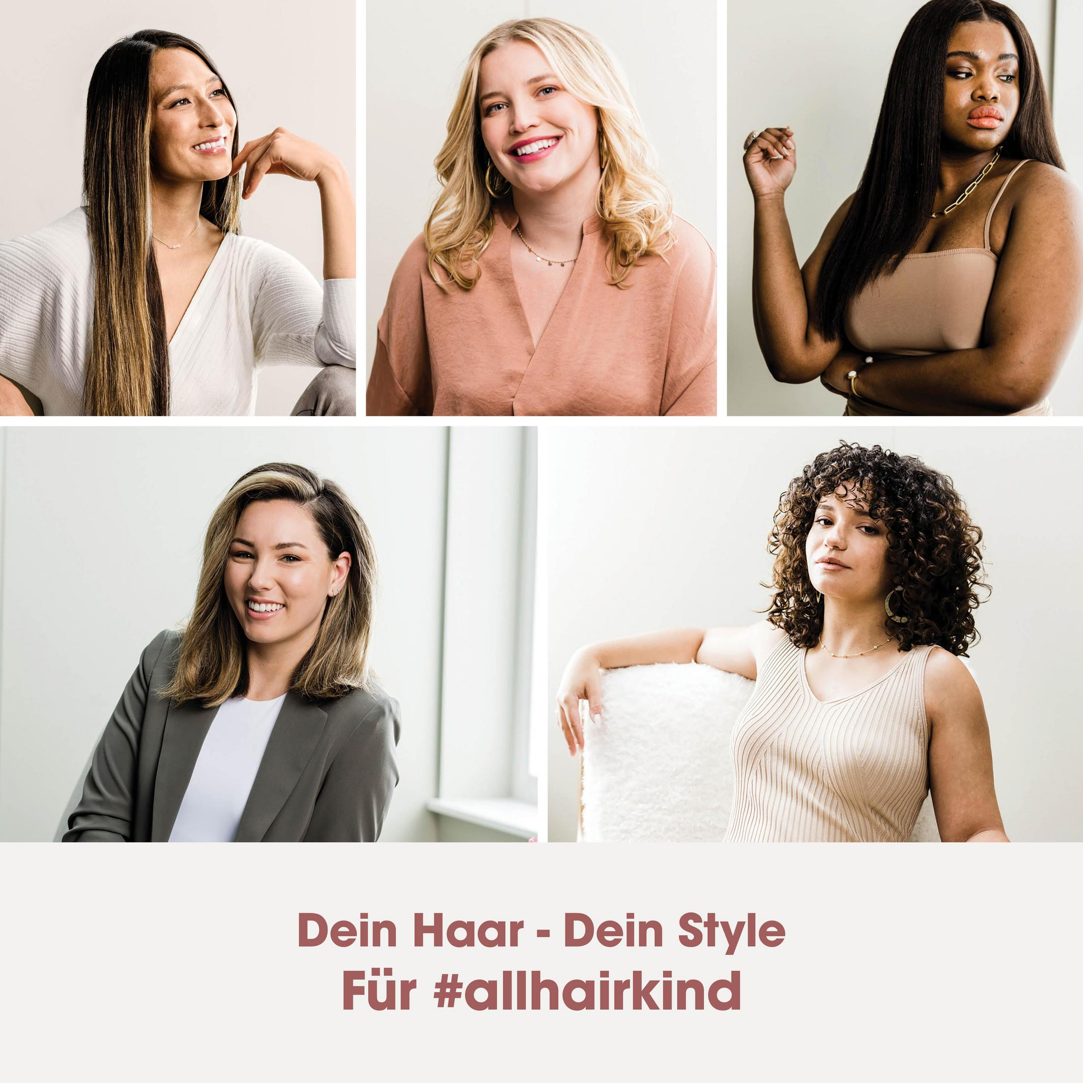 Vijf vrouwen met verschillende kapsels en outfits glimlachen en kijken.