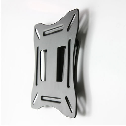 Un soporte de pared de TV de metal negro con orificios de montaje sobre fondo blanco.