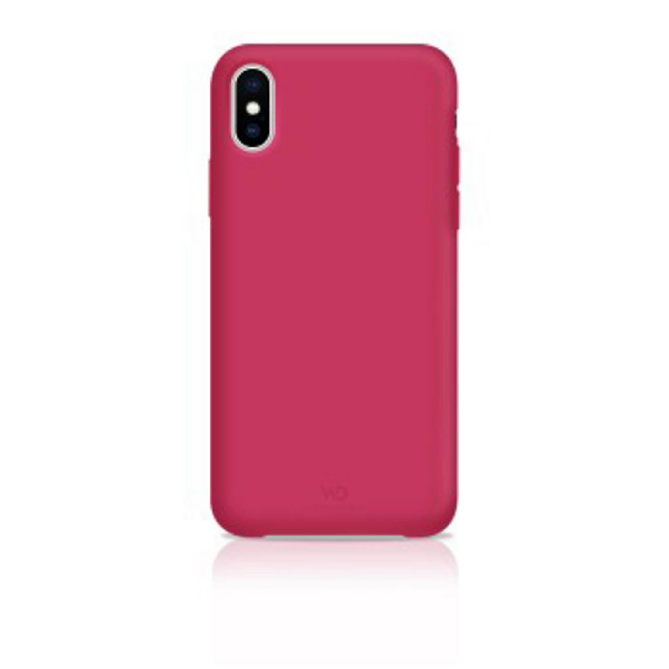 Una cover per telefono rosa con ritaglio fotocamera e logo su sfondo bianco.