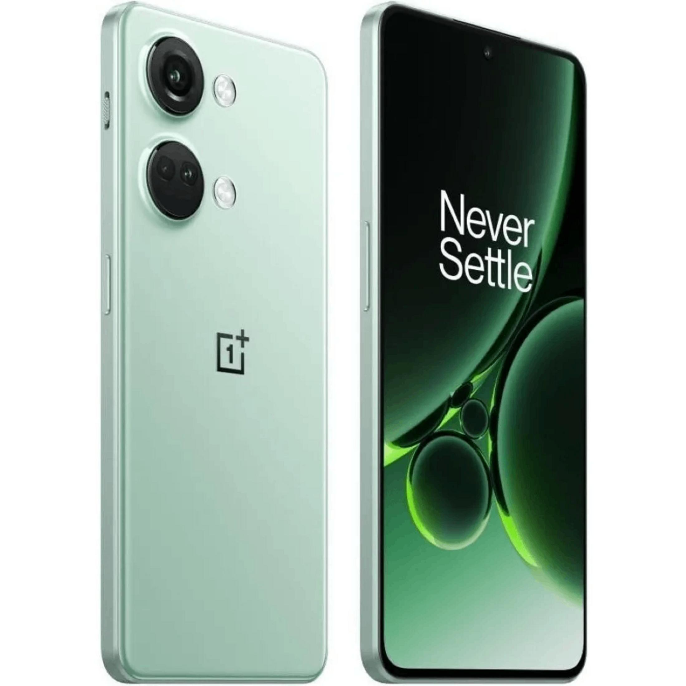 Un smartphone verde claro mostrando frontal y trasero. El trasero tiene dos cámaras.