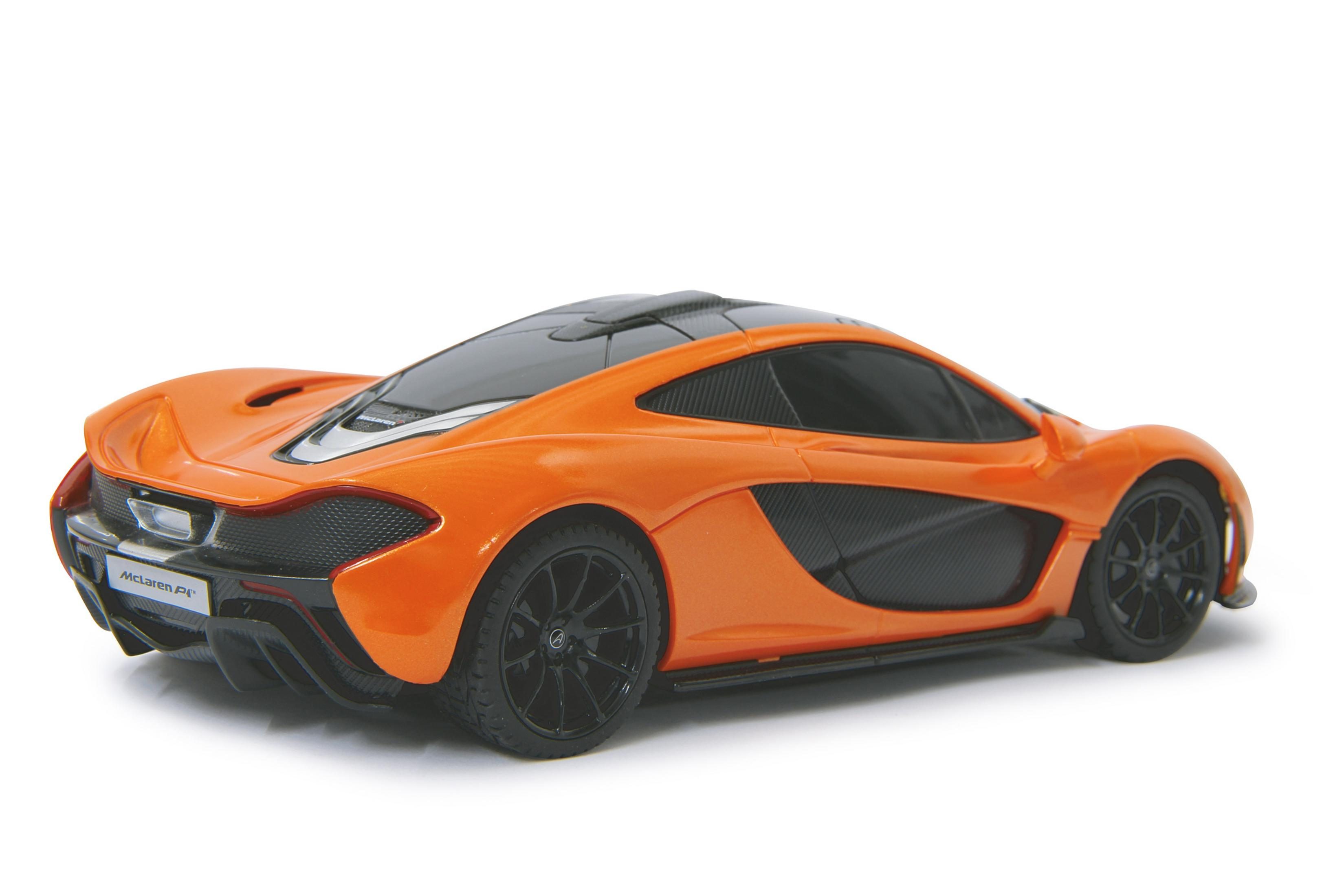 Ein orangefarbener McLaren P1 mit schwarzen Felgen steht auf weißem Hintergrund.