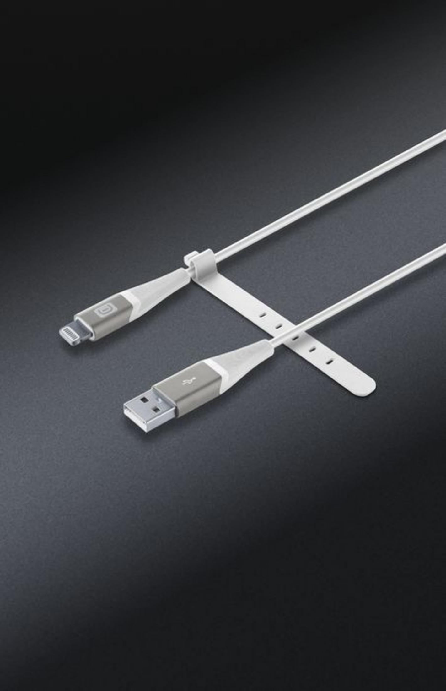 Cavo bianco da USB-C a Lightning con connettori grigi su sfondo scuro.