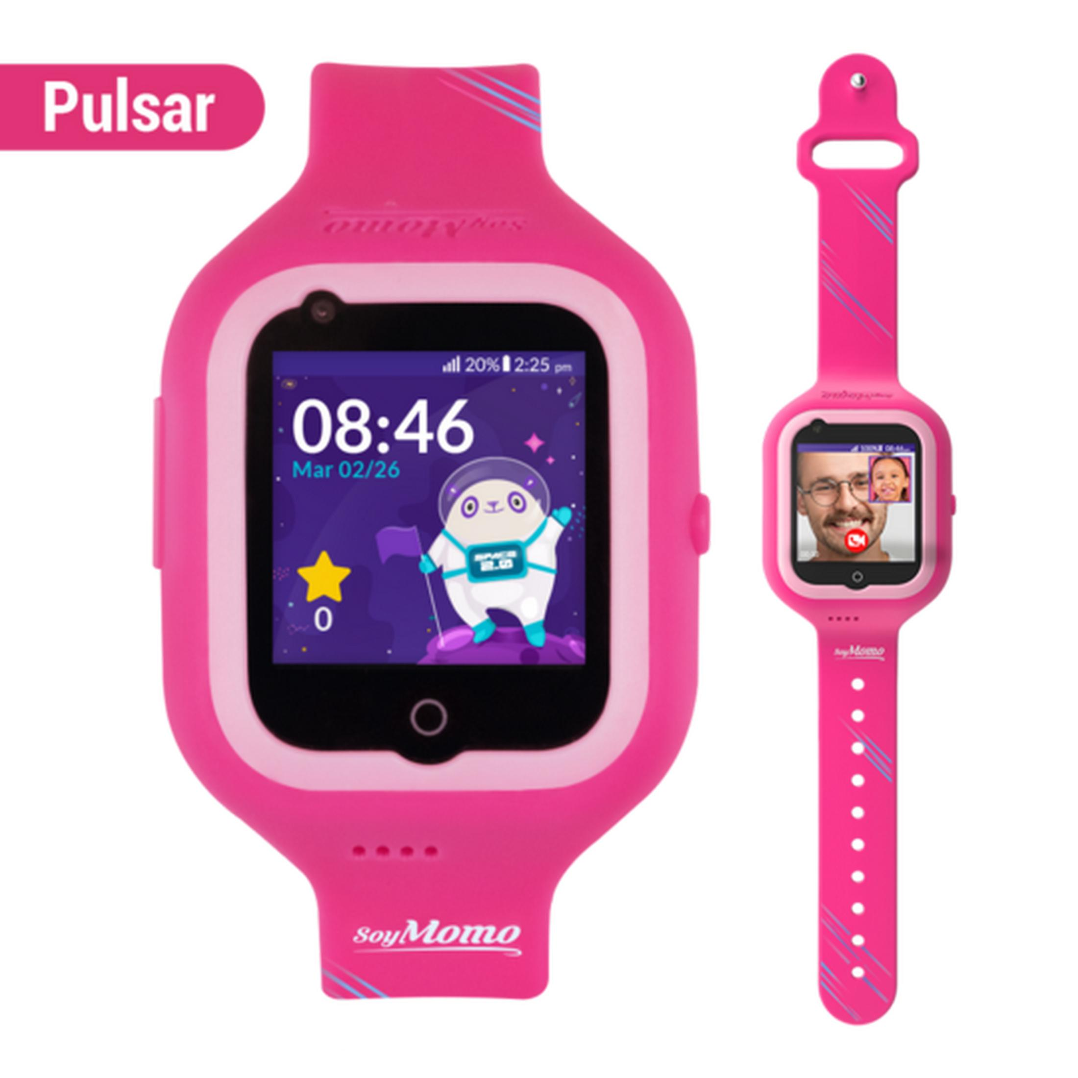 Dos relojes inteligentes rosas infantiles uno al lado del otro. Uno muestra gráfico de astronauta, el otro video llamada.