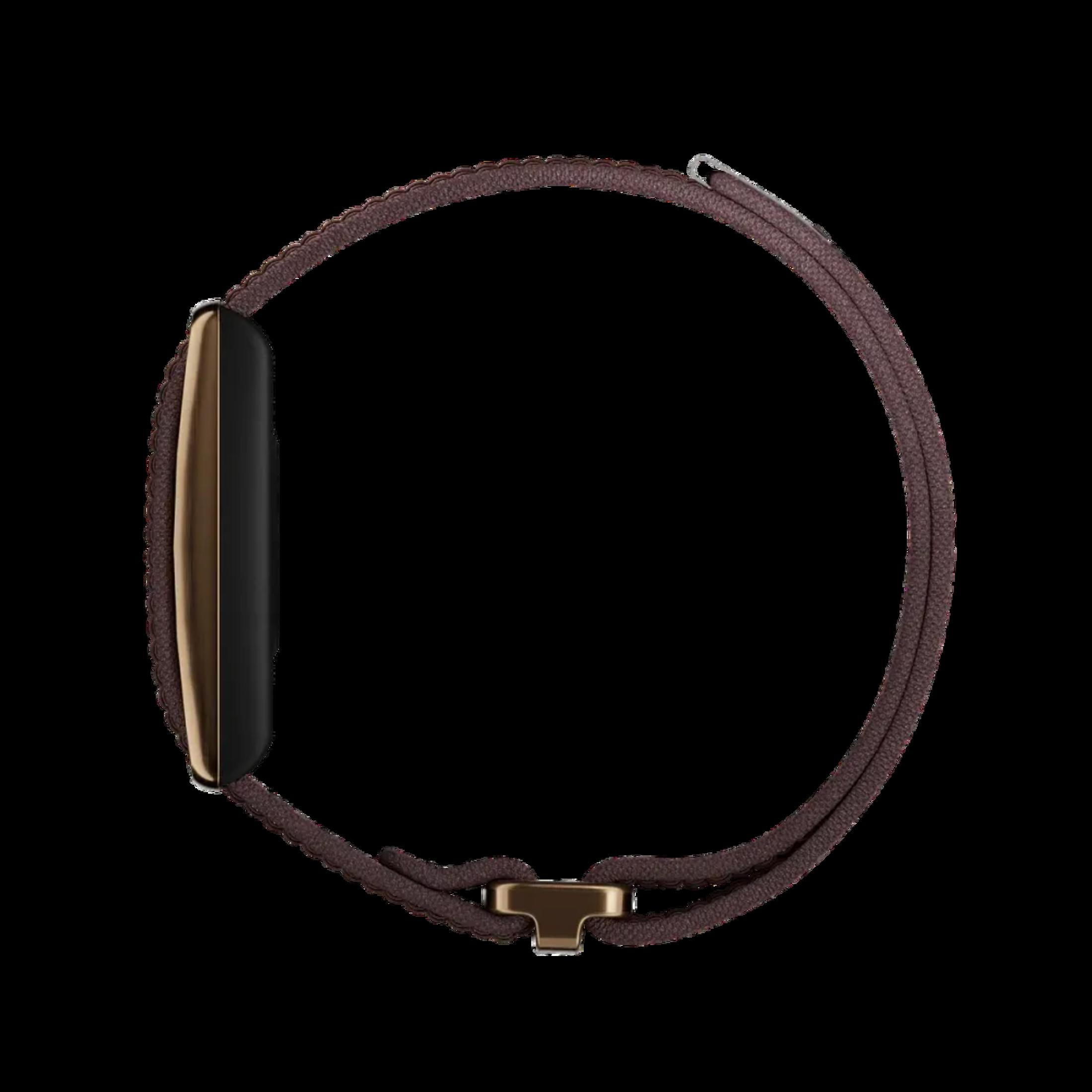 Un elegante fitness tracker con cinturino in tessuto marrone e cassa dorata.