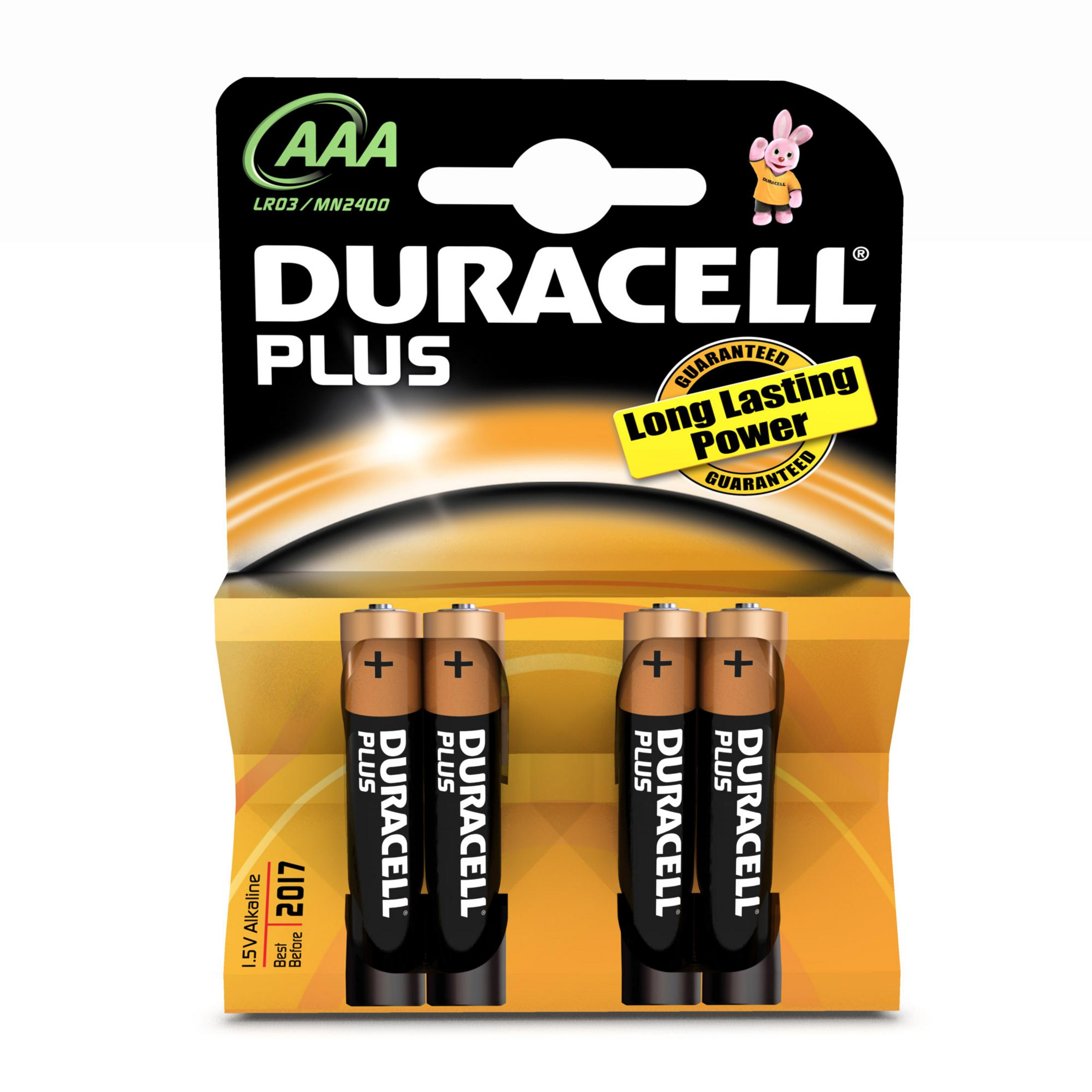 Quattro pile AAA Duracell Plus in confezione nera e arancione con un coniglio.