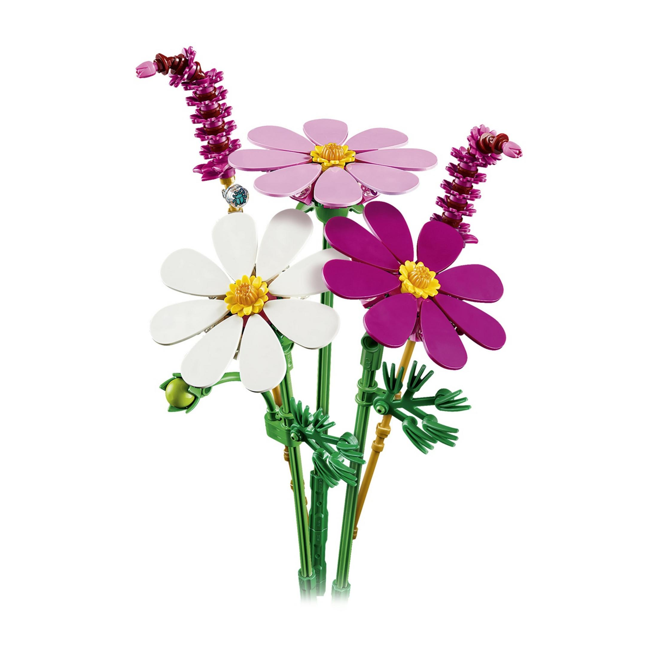 Un bouquet di fiori viola, bianchi e rosa con steli verdi.