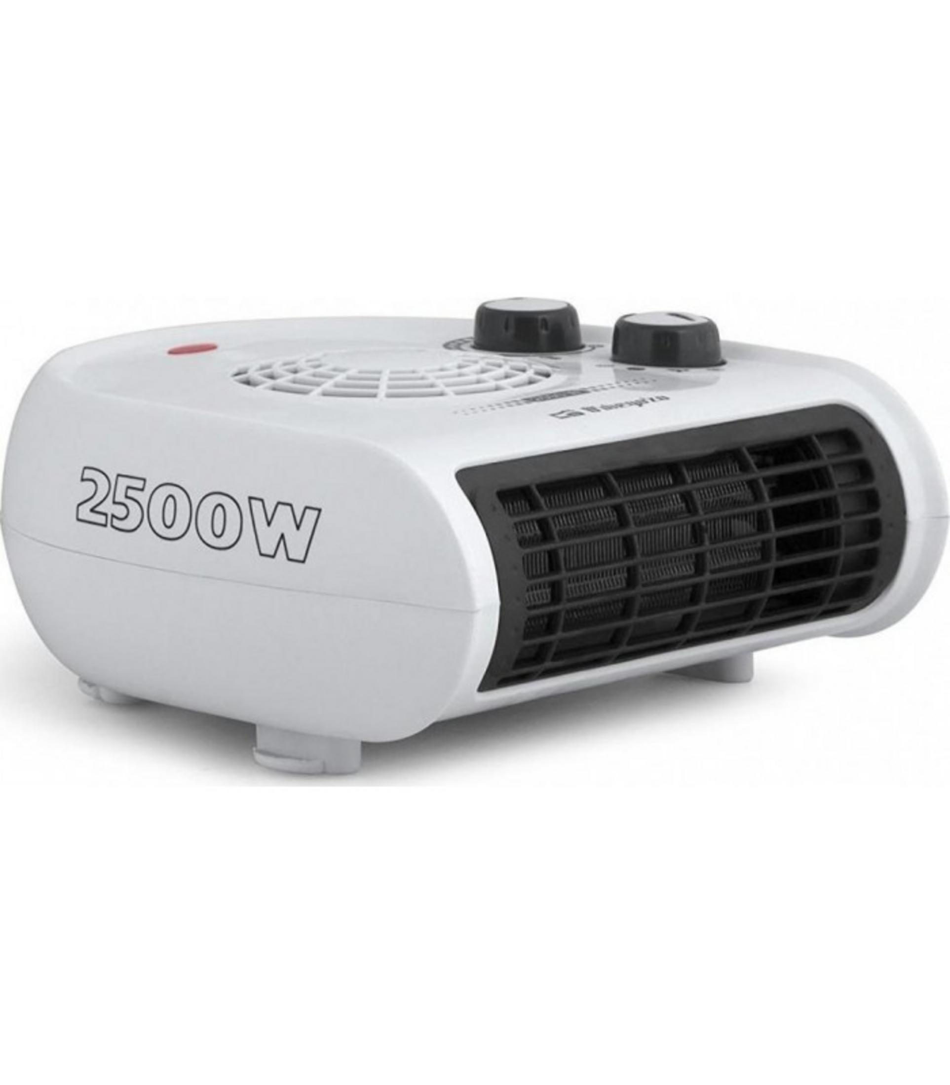 Una stufetta elettrica bianca con scritta 2500W e manopole nere.