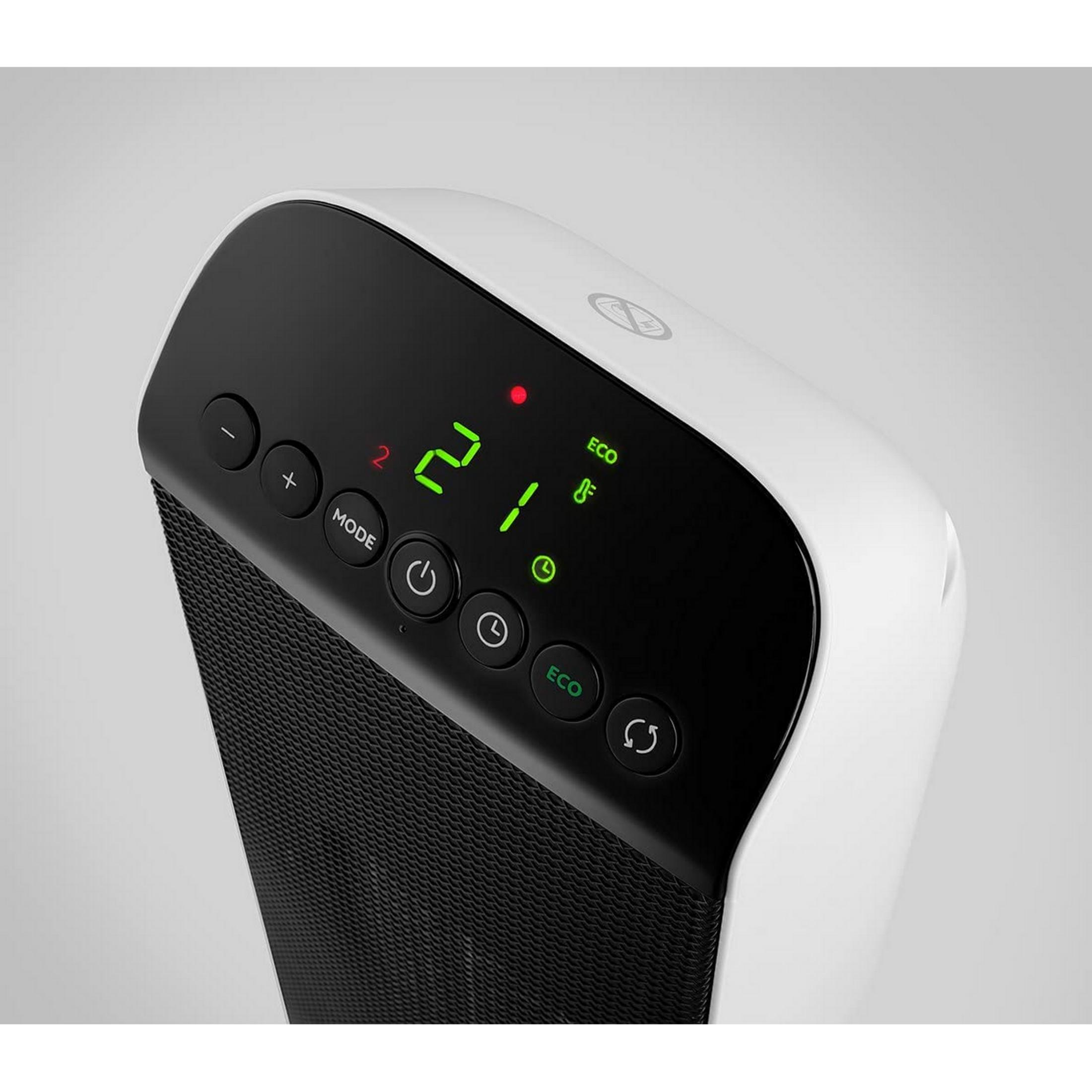 Un termoventilatore bianco con pannello di controllo nero e display digitale di 21 gradi.
