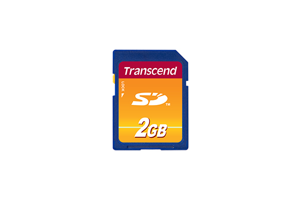 Een blauwe Transcend SD-kaart van 2 GB met een vergrendelingsschakelaar wordt getoond.