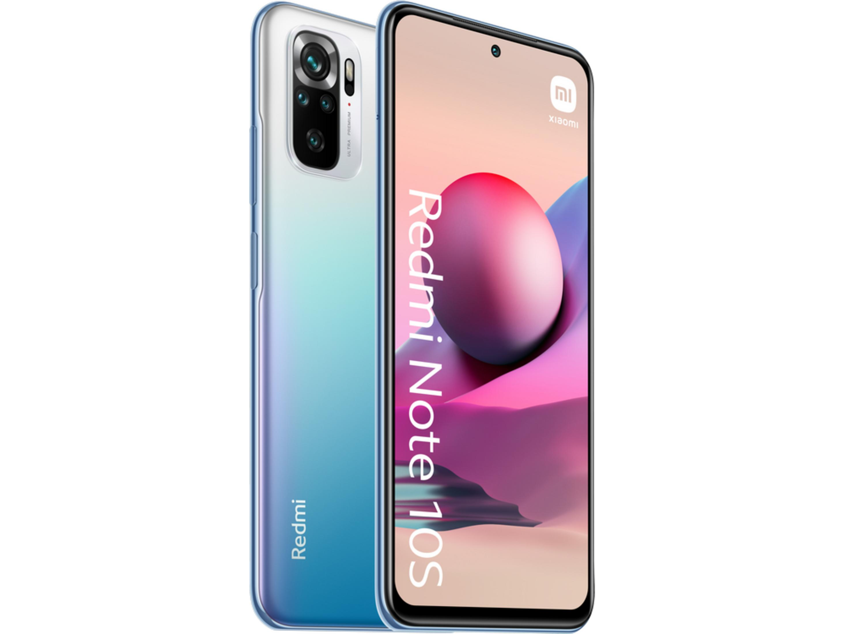 Uno smartphone Redmi Note 10S blu con fotocamera quadrupla, angolato a destra.