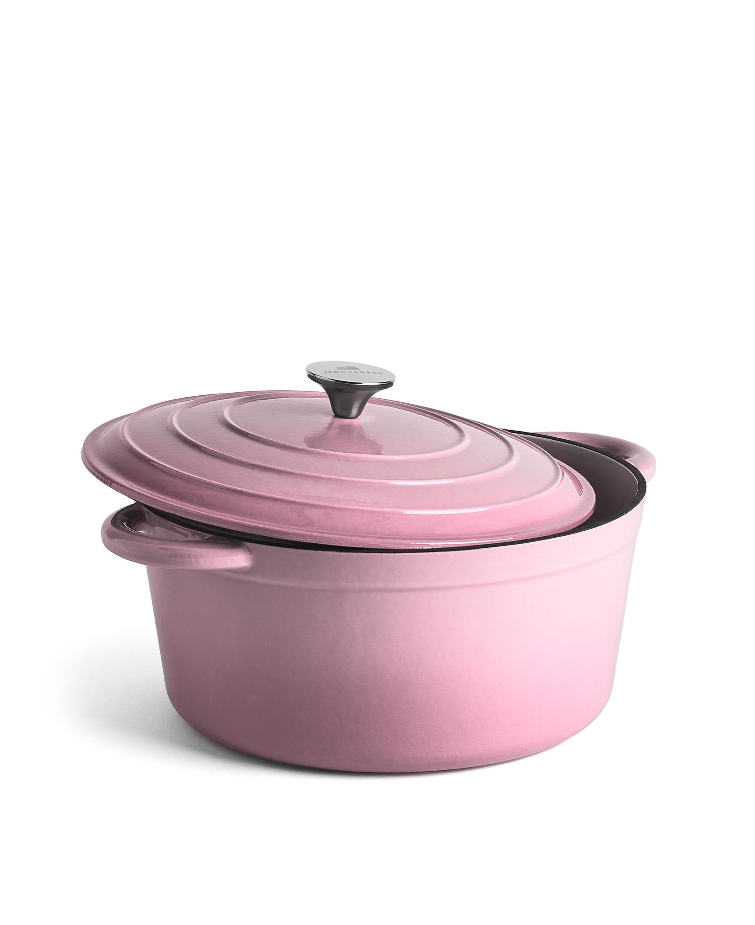 Una olla de hierro fundido rosa con la tapa ligeramente entreabierta.