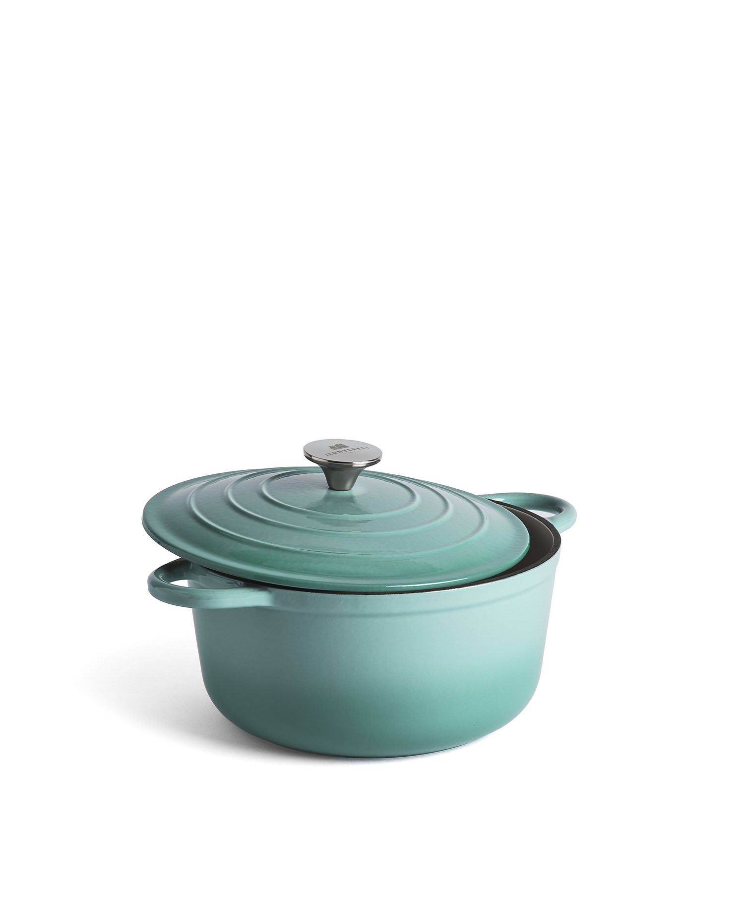 Una olla de hierro fundido color pavo real con pomo y tapa plateados.