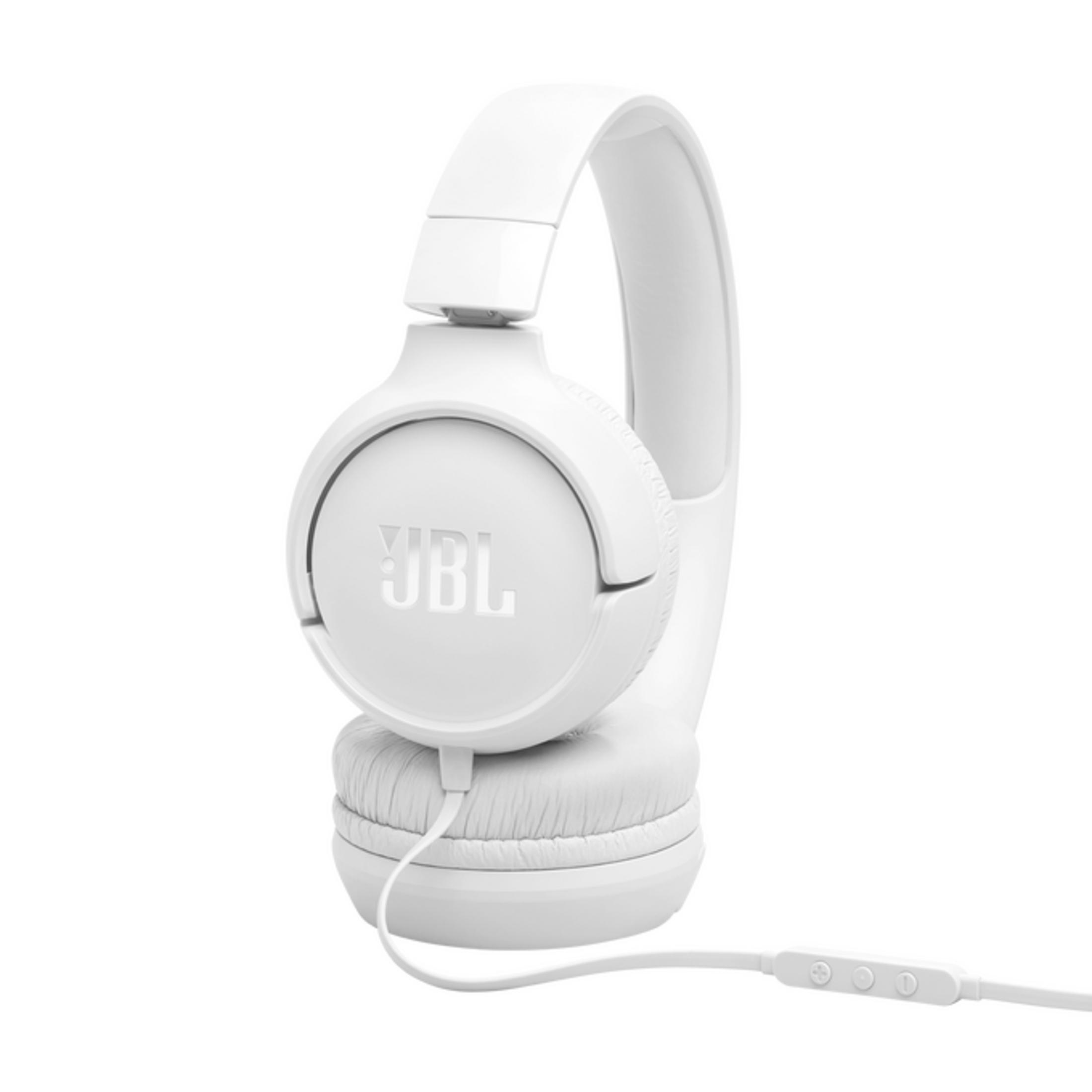 Cuffie JBL bianche con cavo e telecomando su sfondo bianco.