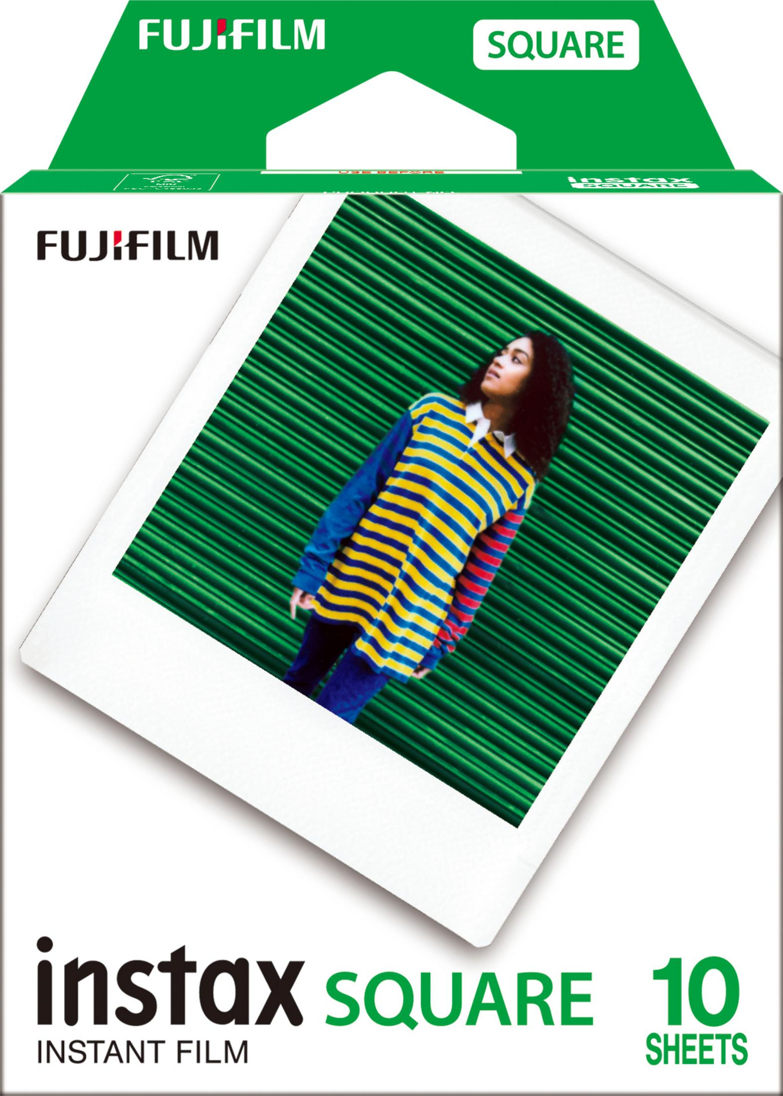Opakowanie filmu Fujifilm Instax Square z paskiem tła i osobą.