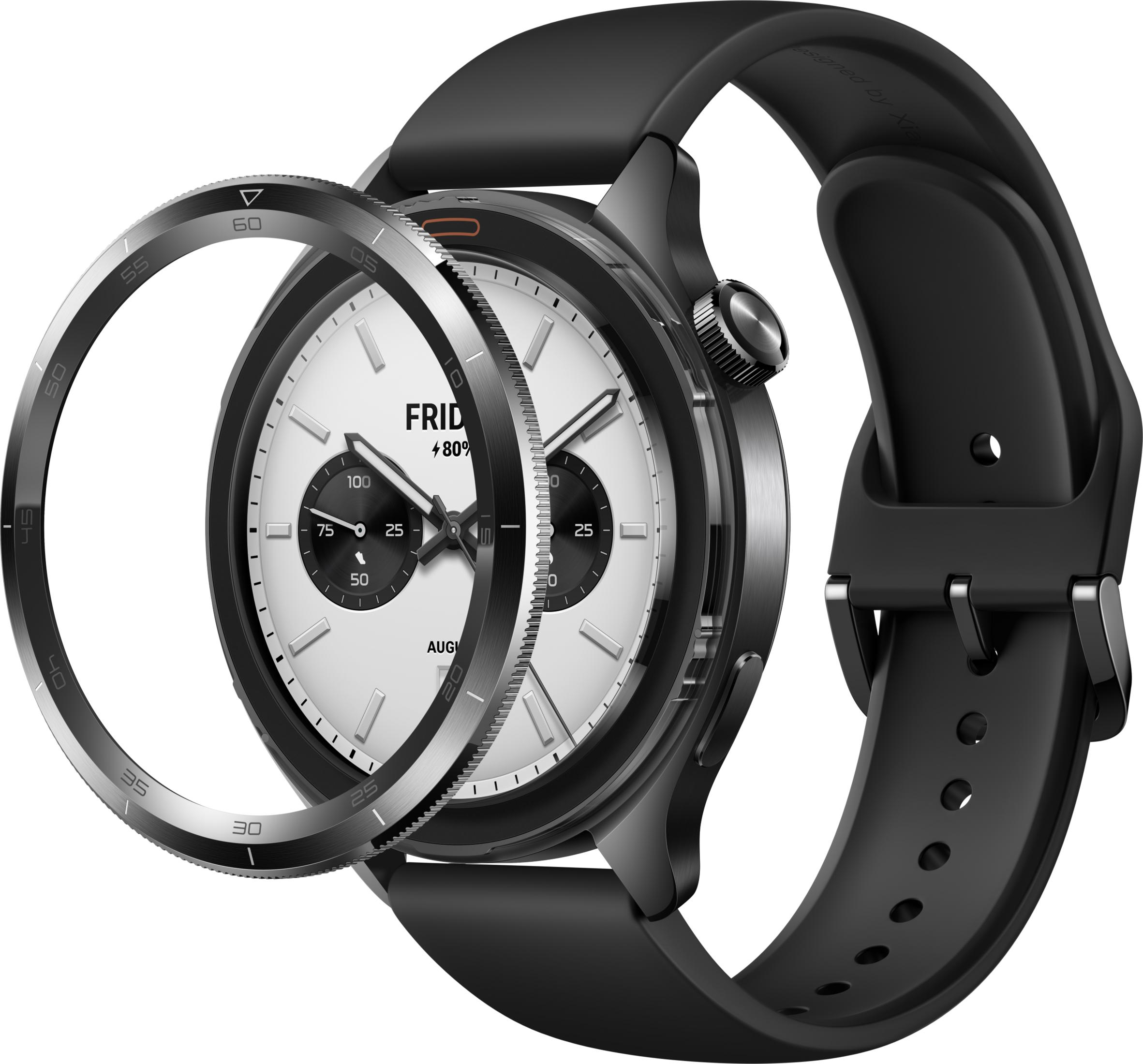 Uno smartwatch nero con quadrante bianco, ghiera argentata e cinturino nero.