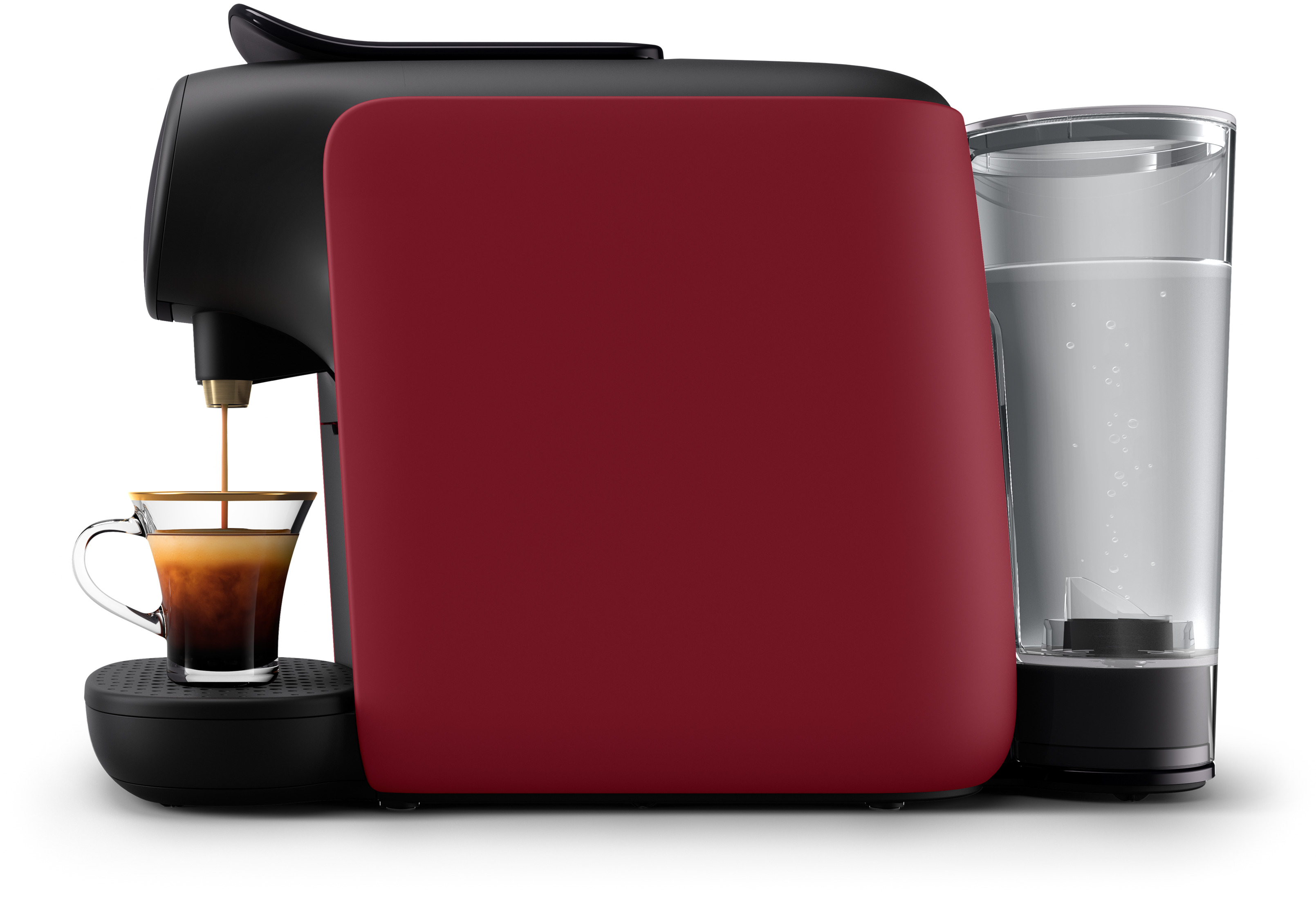 Eine Kaffeemaschine mit rotem Gehäuse brüht Kaffee in eine Glaskaraffe.
