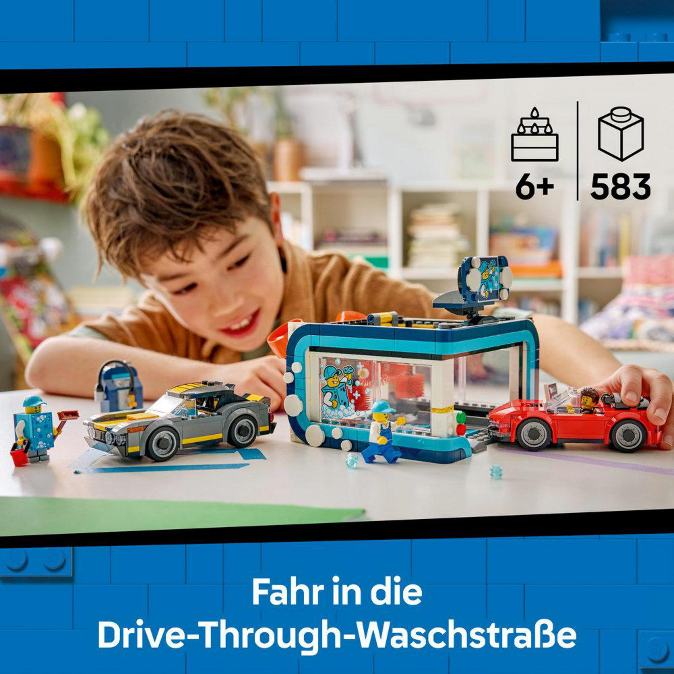Niño juega con coches Lego y un lavadero. Set Lego incluye 583 piezas, edad 6+.