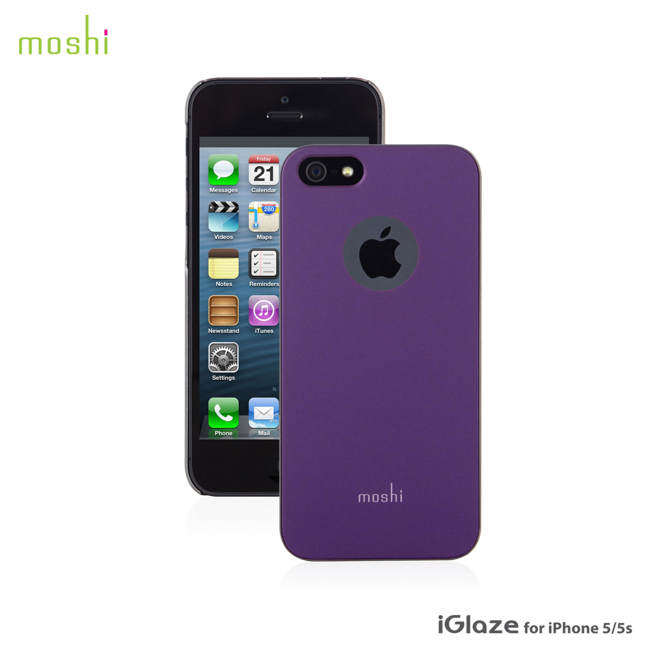 Un iPhone viola con logo e custodia Moshi. L'iPhone mostra il calendario.