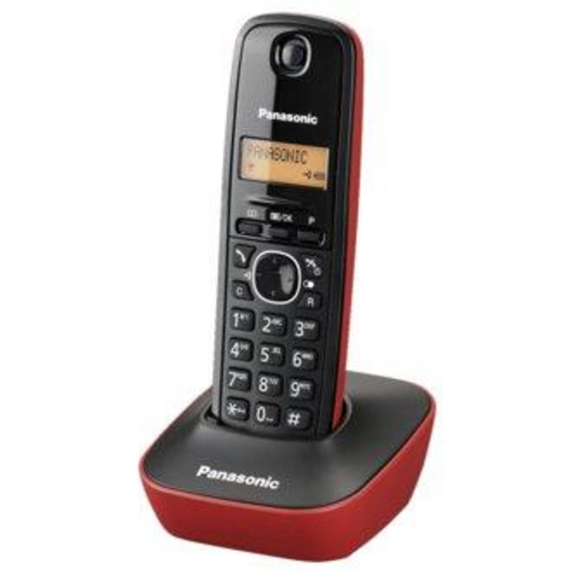 Un telefono cordless Panasonic rosso e nero è sulla sua base di ricarica.