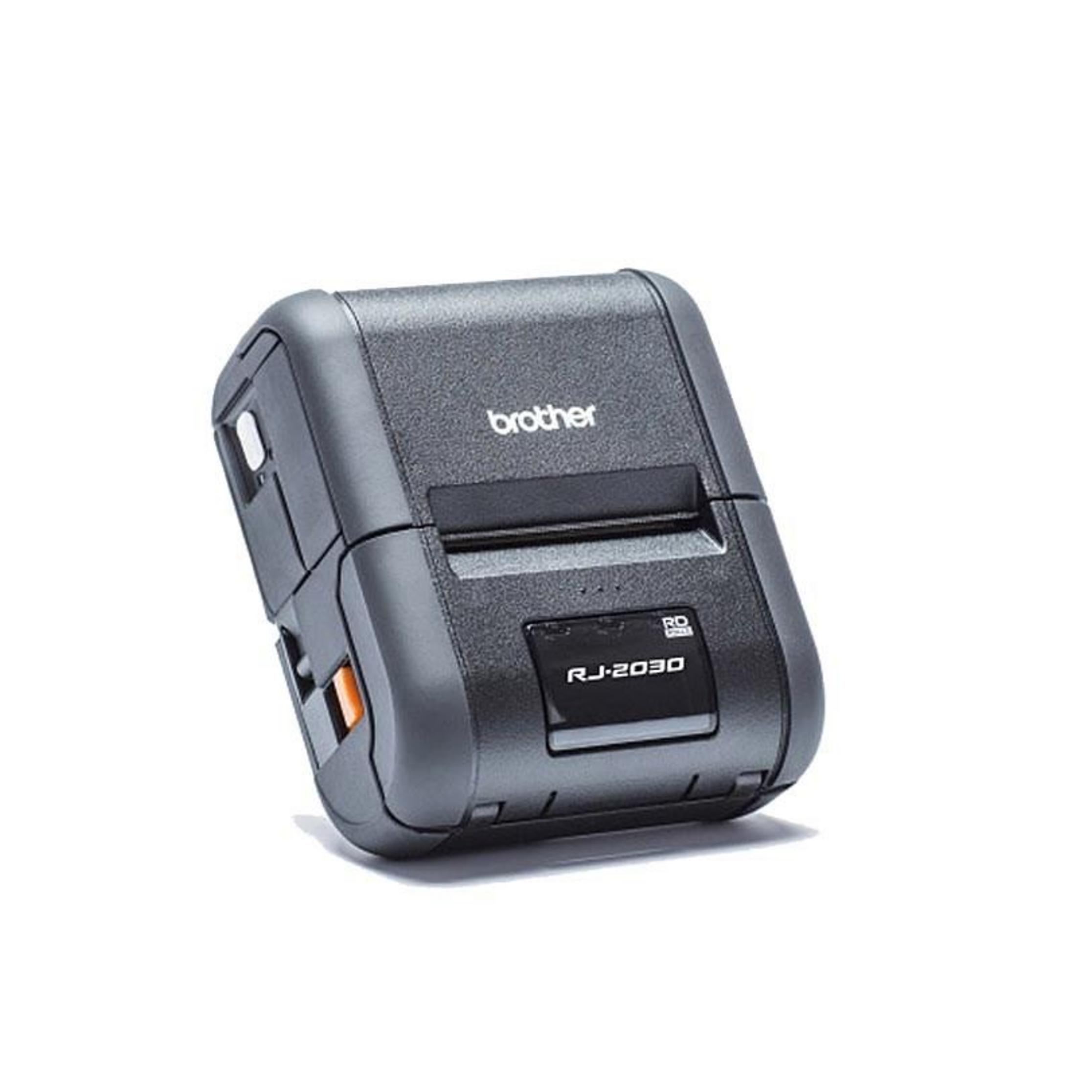 Een donkere, draagbare Brother RJ-2030 labelprinter staat geïsoleerd op een witte achtergrond.