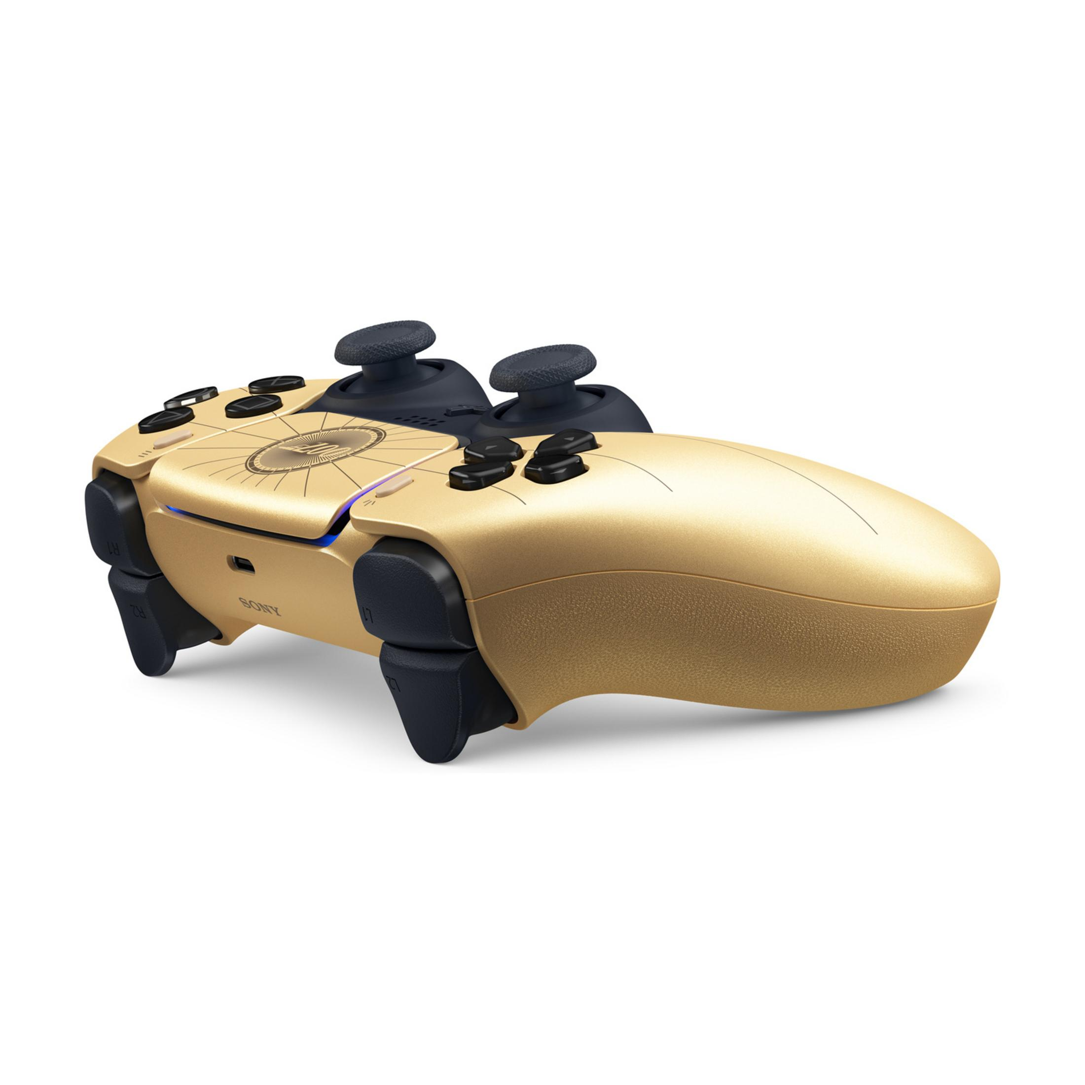 Controller dorato con pulsanti e stick neri su sfondo bianco.