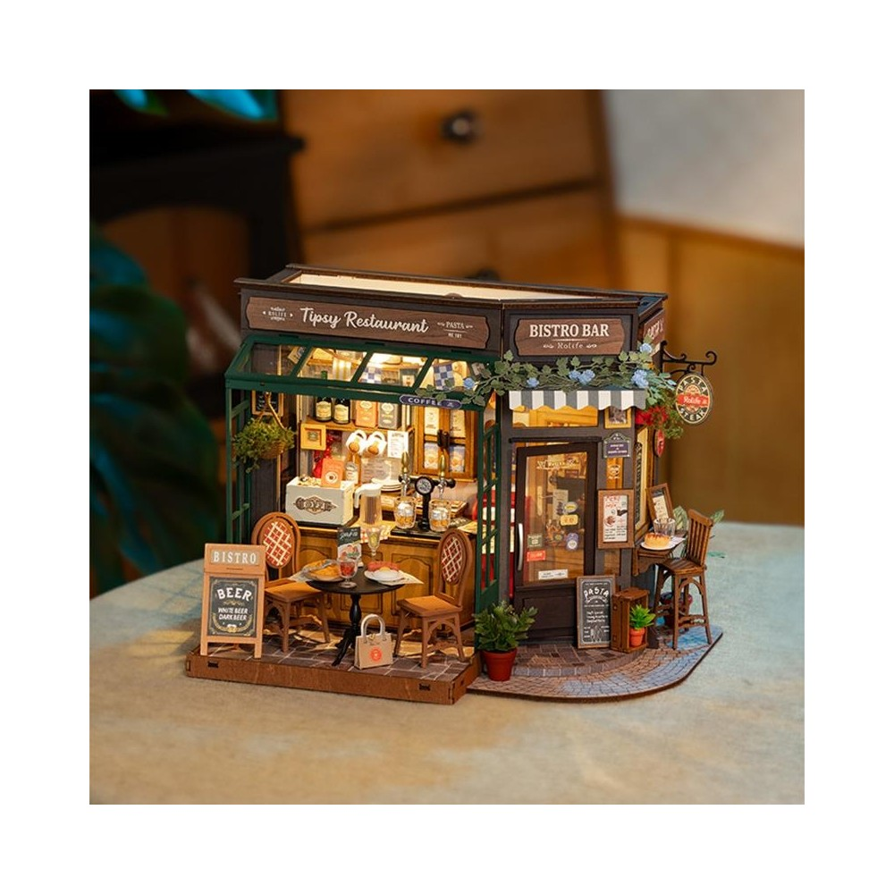 Miniatur-Bistro mit Schildern für Restaurant, Bar und Kaffee. Sitzgelegenheiten im Freien.