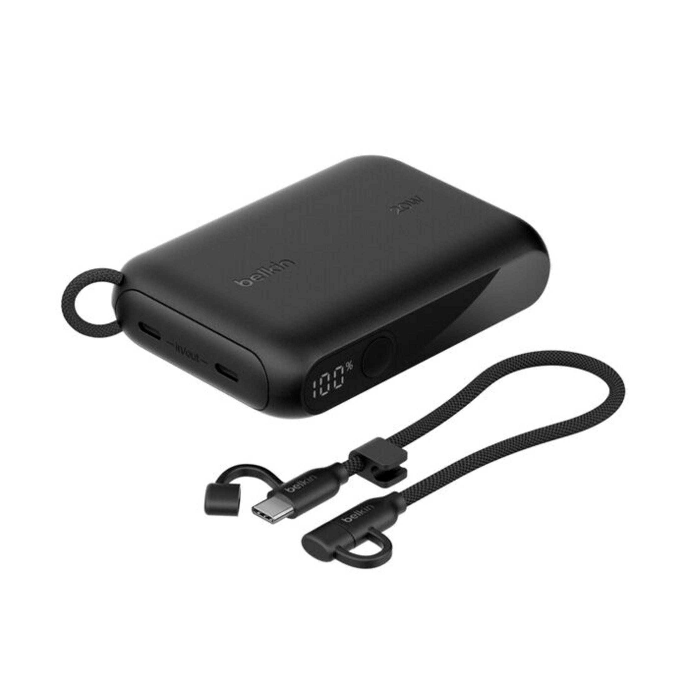 Batterie externe Belkin noire avec 100% de charge et câble de chargement USB-C.