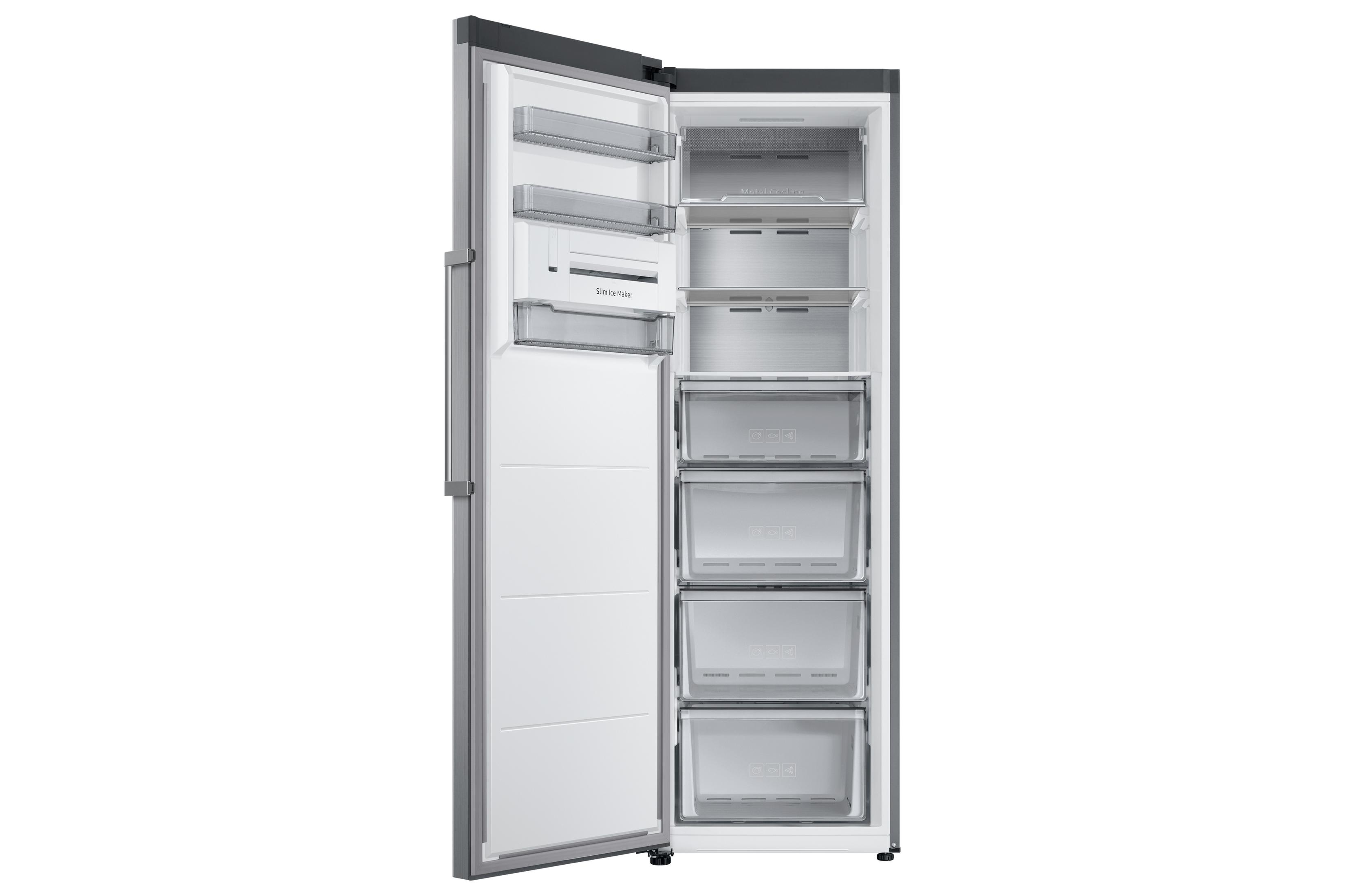 Un refrigerador abierto con cajones y estantes, blanco y gris.