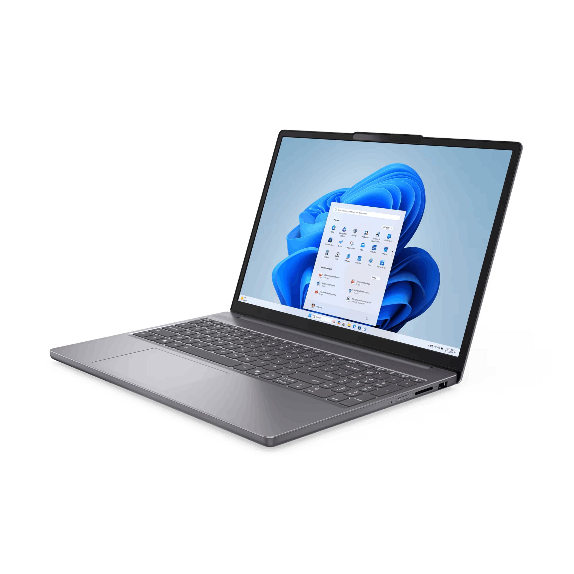 Un portátil gris cerrado con el menú de inicio de Windows 11 en la pantalla.