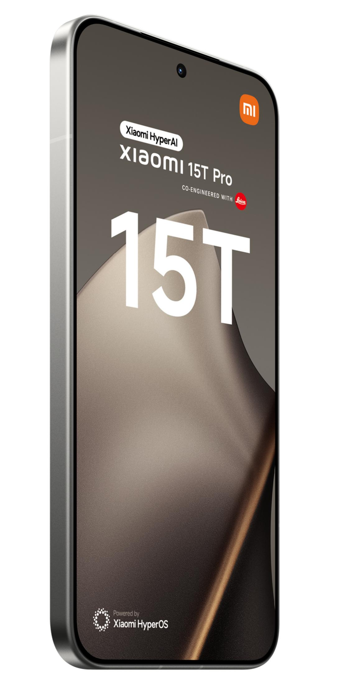 Viene visualizzato uno smartphone Xiaomi 15T Pro con Xiaomi HyperAI e collaborazione Leica.