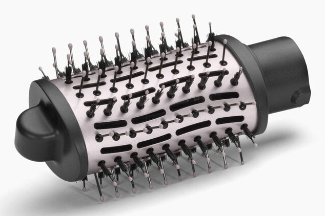 Un accessorio per spazzola tonda per capelli con setole nere e punte argentate.