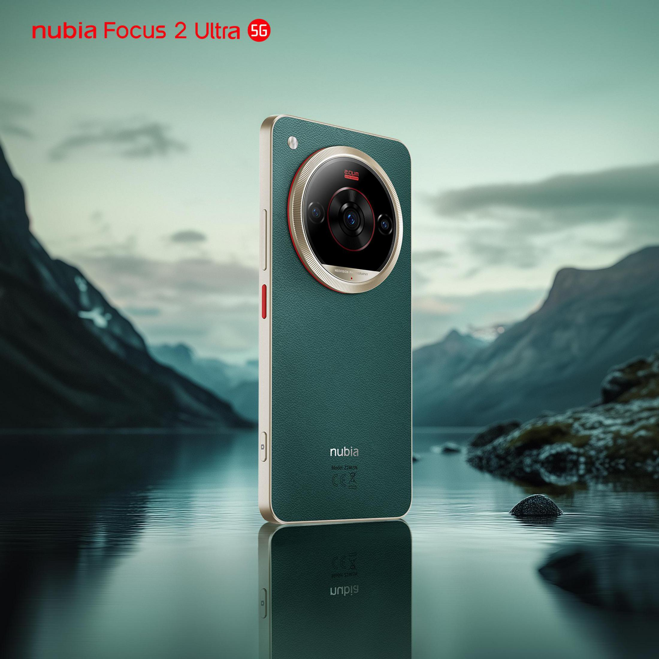 Un telefono nubia Focus 2 Ultra 5G verde con fotocamera grande è vicino a un lago.