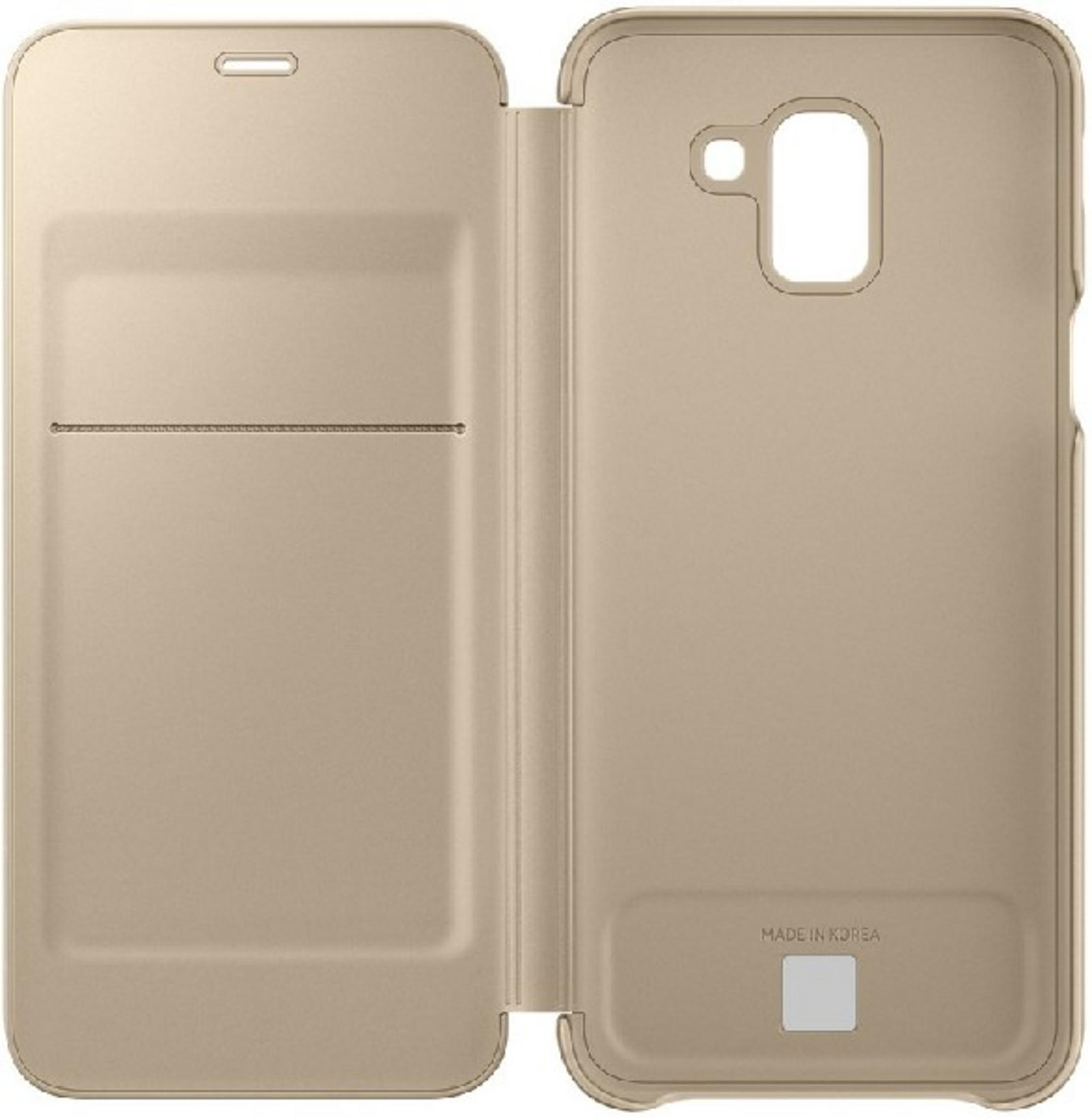 Una custodia per telefono aperta color oro con un ritaglio in alto e un ritaglio per fotocamera a destra.