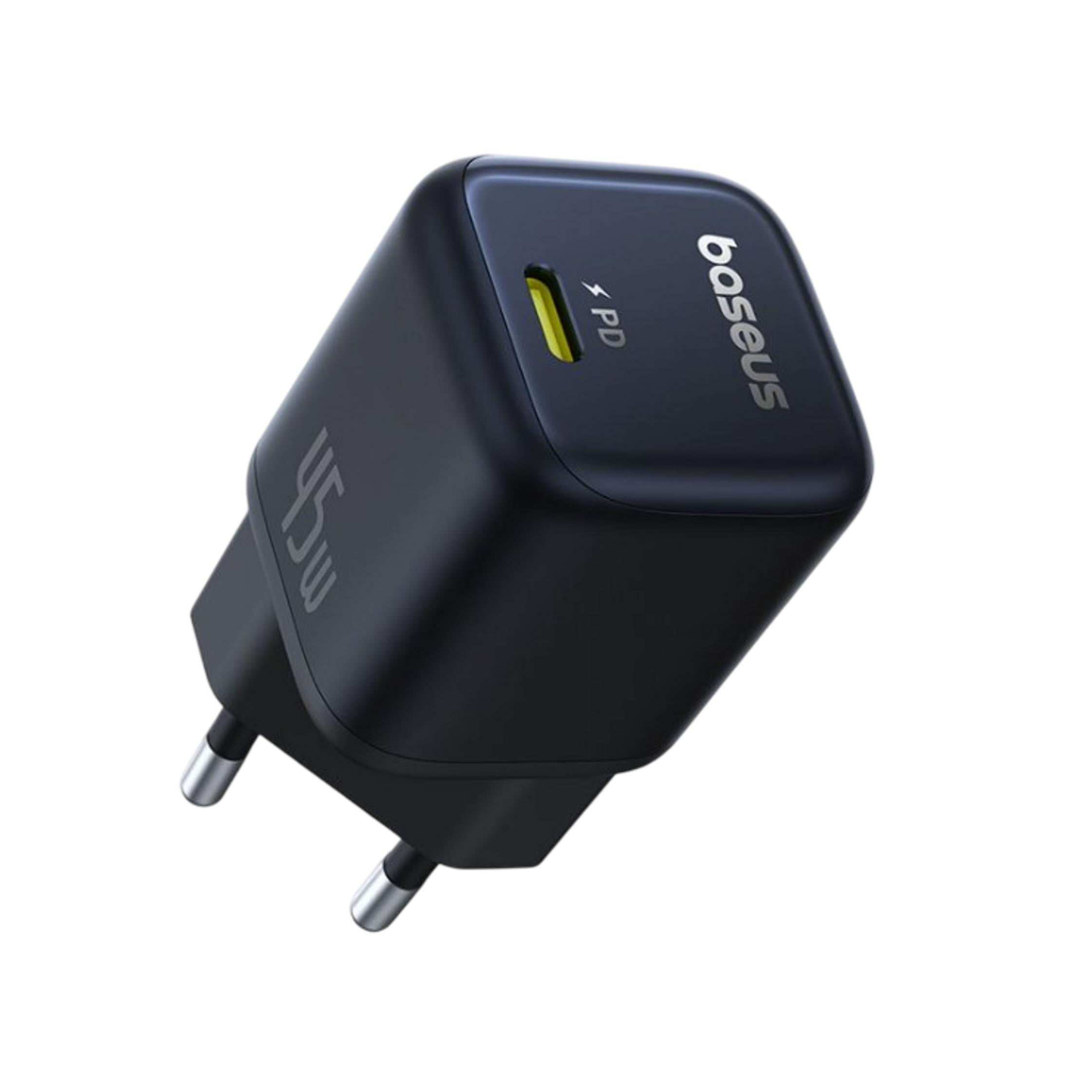 Caricatore Baseus 45W PD nero con piedini argentati e porta USB-C gialla.