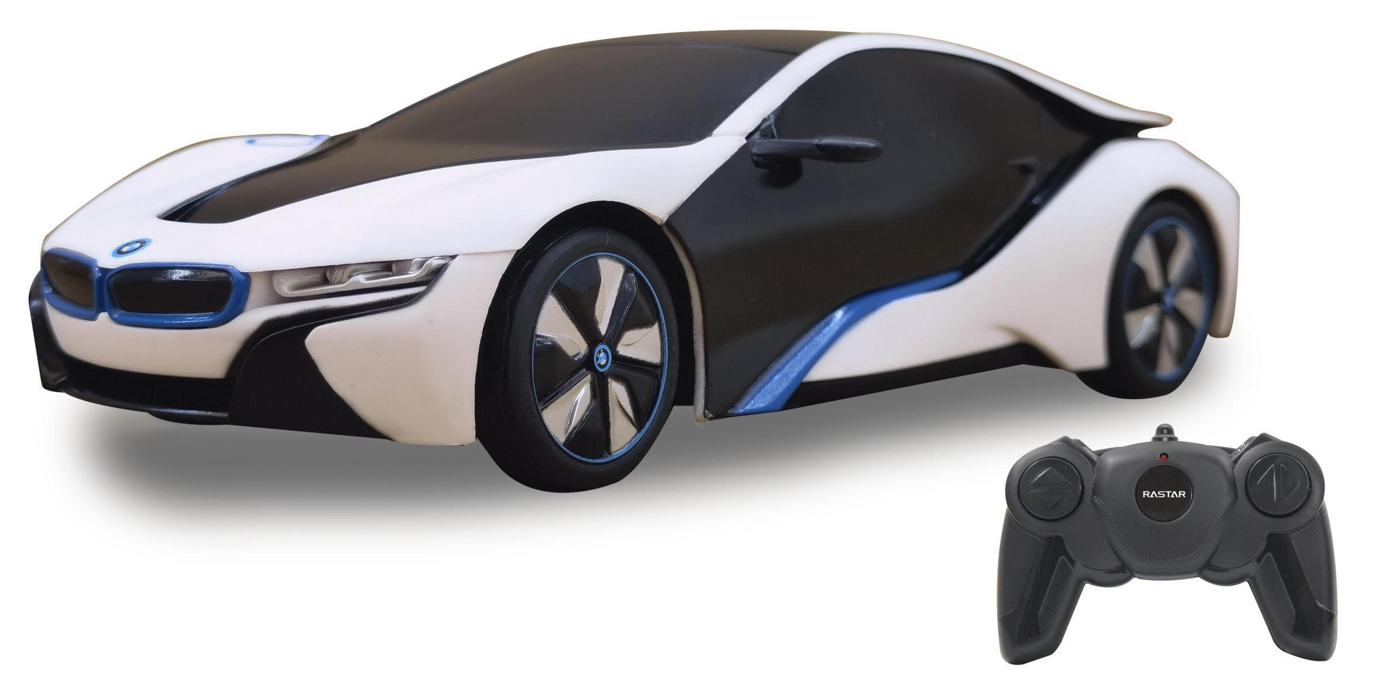 Ein weißes und schwarzes ferngesteuertes Spielzeugauto mit blauen Akzenten und einer Fernbedienung.