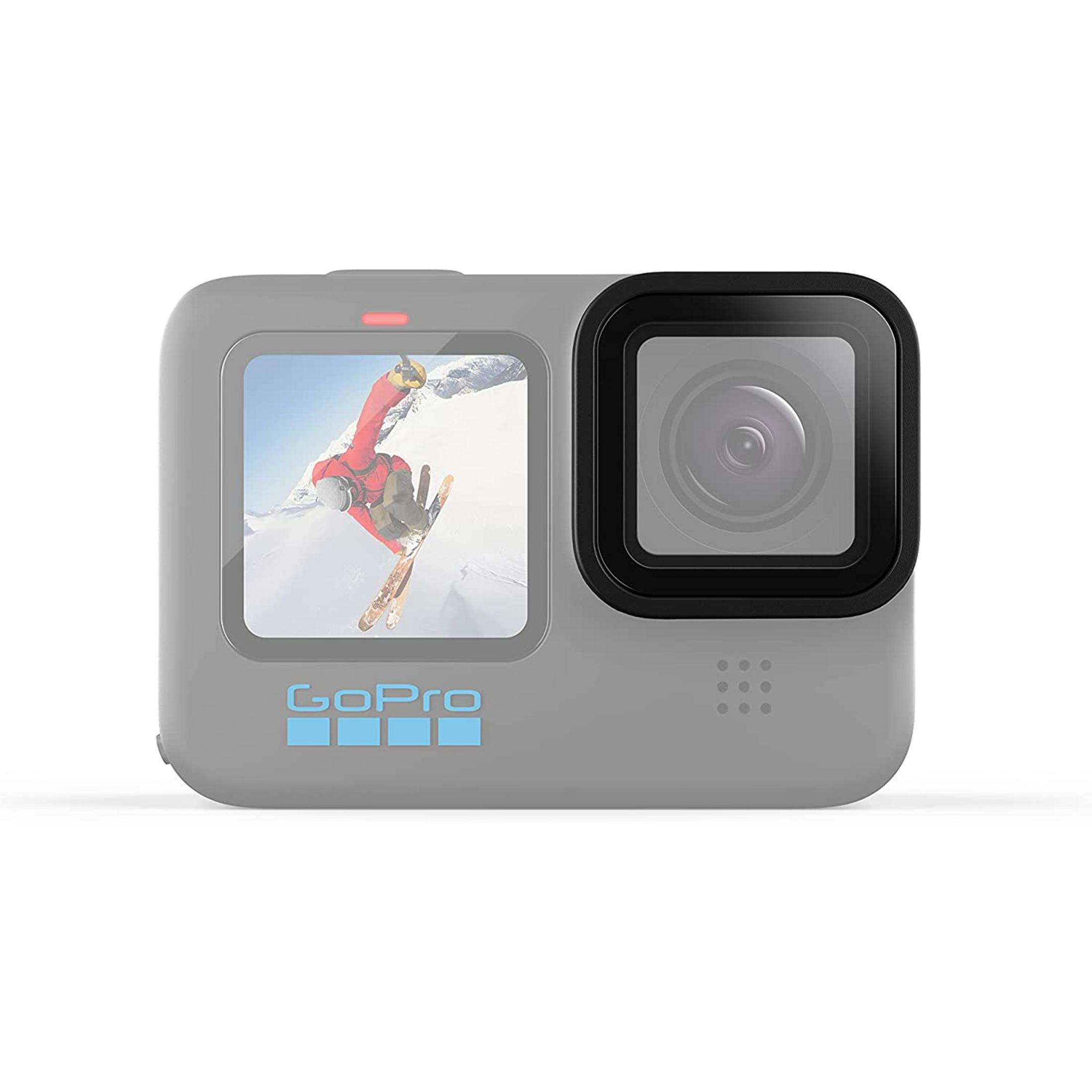Telecamera GoPro grigia con uno sciatore sullo schermo e un obiettivo.