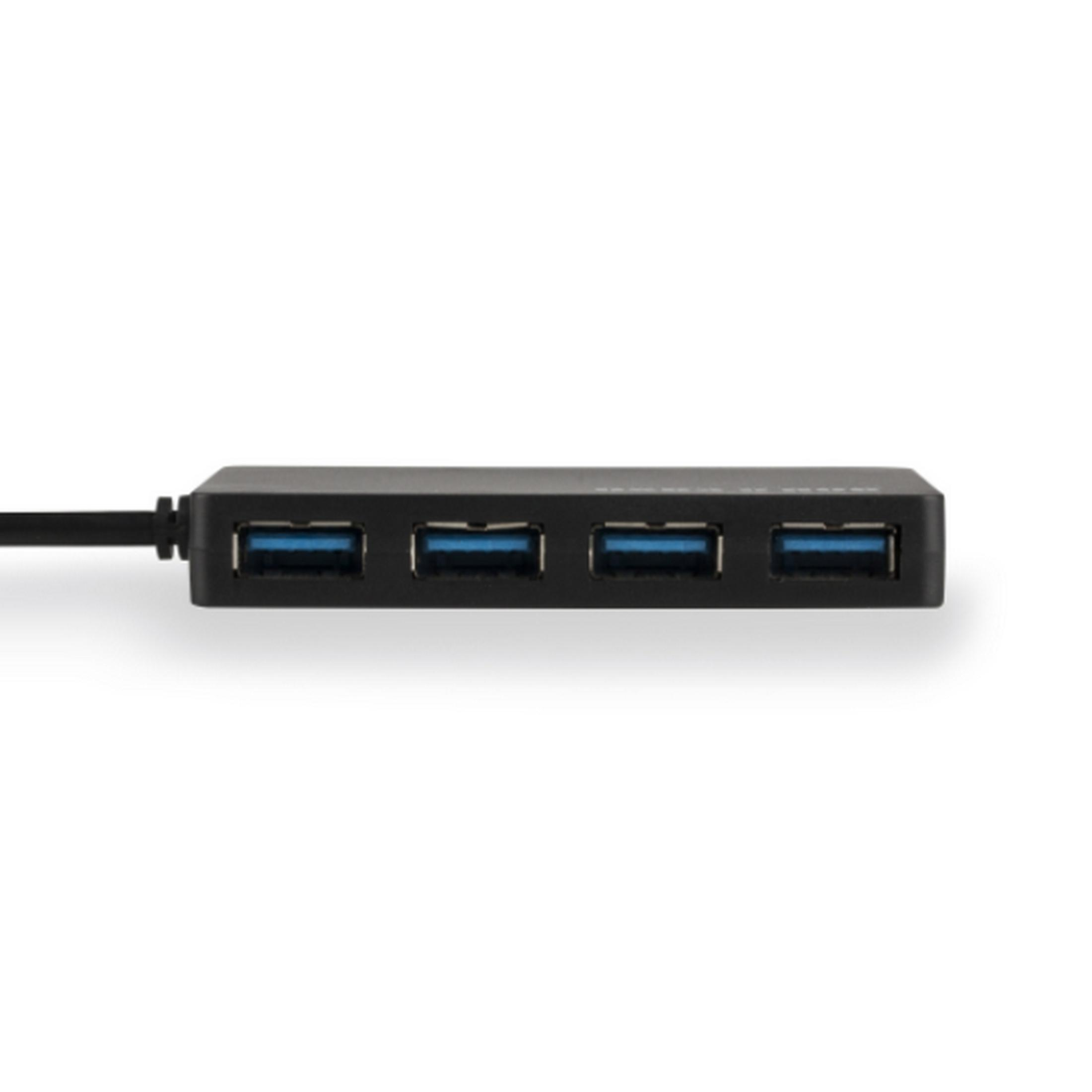 Hub USB nero con quattro porte blu e cavo su sfondo bianco.
