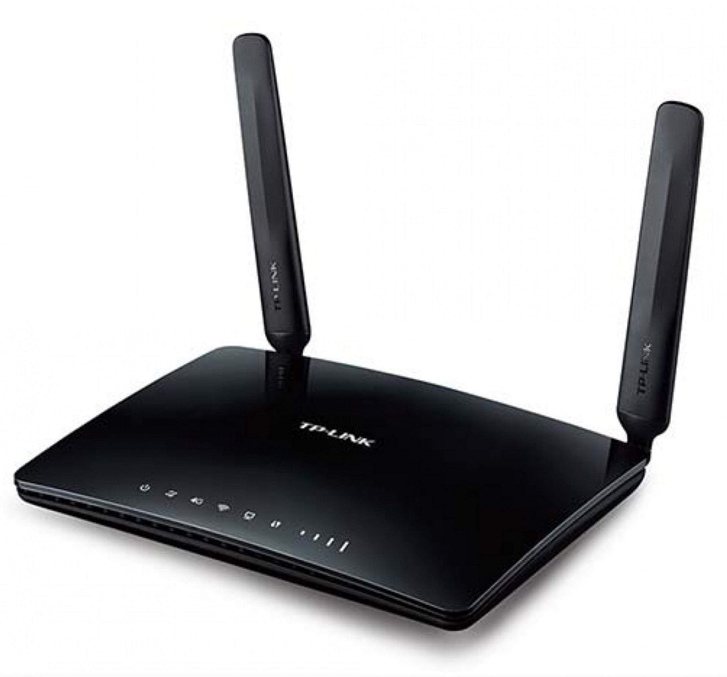 Beyaz arka plan üzerinde iki antenli ve durum LED'li siyah TP-Link yönlendirici.