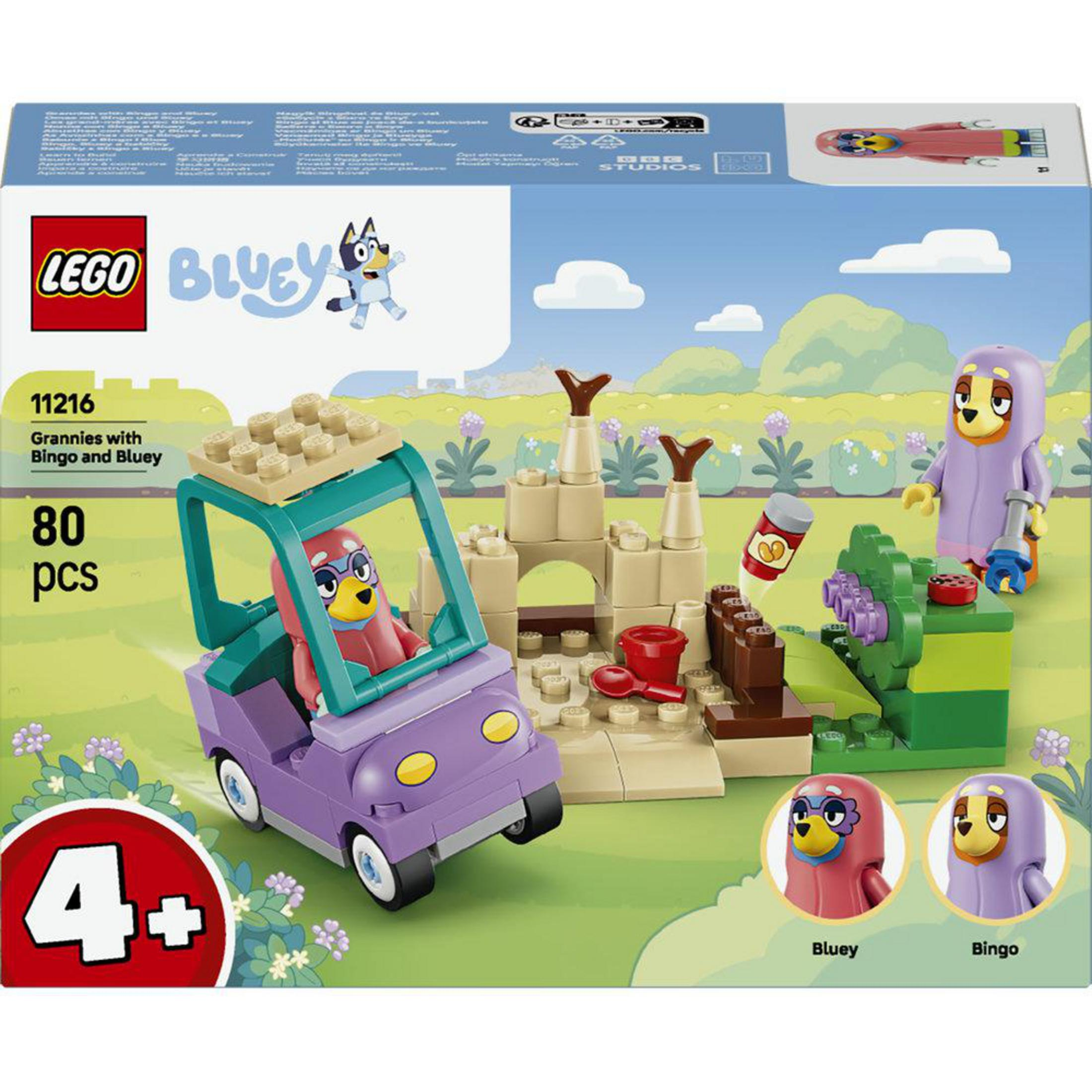 Set Lego "Grannies with Bingo and Bluey" con auto viola, castello di sabbia e figure.