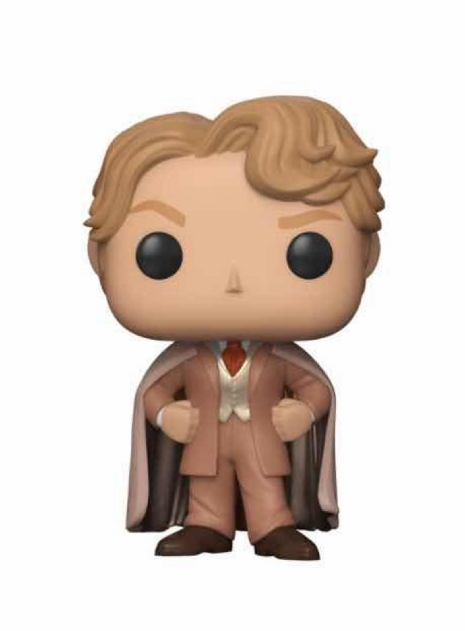 Ein Funko-Pop-Figur in einem braunen Anzug mit roter Krawatte und Umhang.