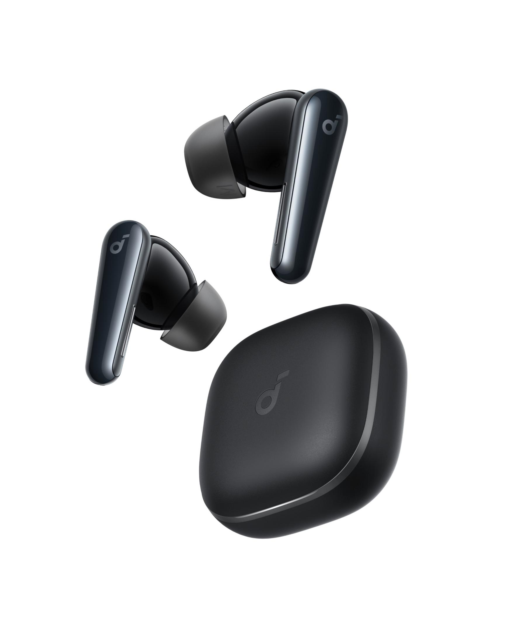 Tre auricolari wireless neri e una custodia di ricarica su sfondo bianco.